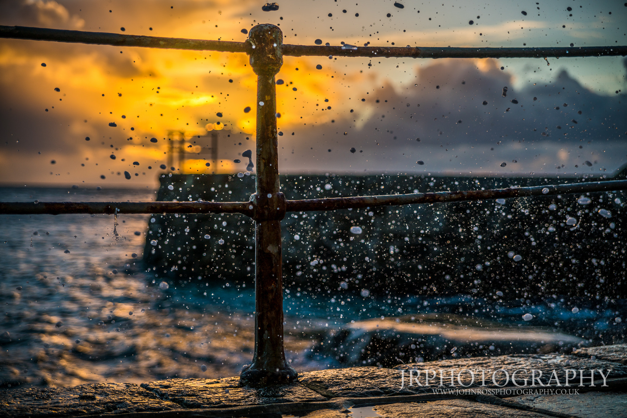 24-70mm F2.8 sample photo. Bathing pool spray photography
