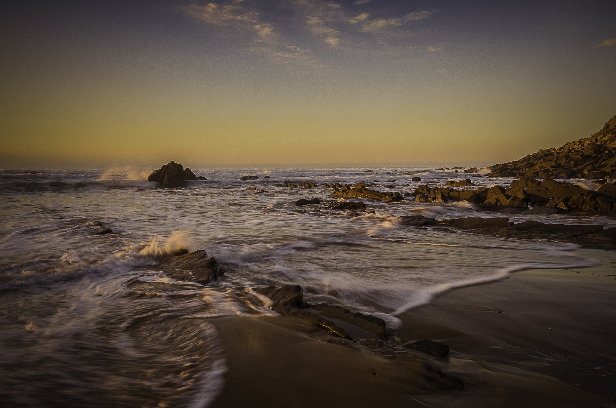 Nikon AF-S Nikkor 16-35mm F4G ED VR sample photo. Sunset waves photography