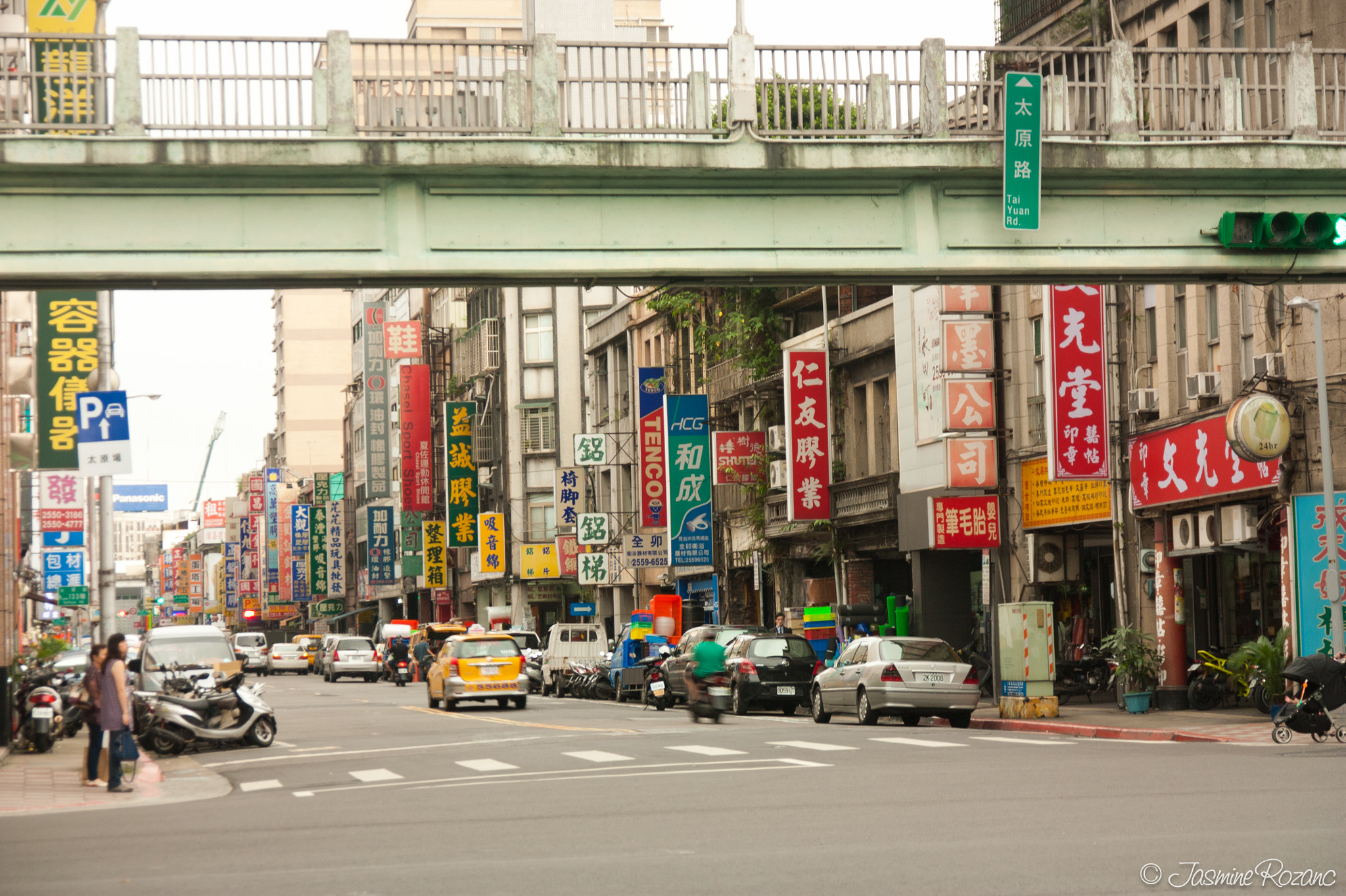Sigma 17-70mm F2.8-4 DC Macro OS HSM sample photo. Streets of taipei photography
