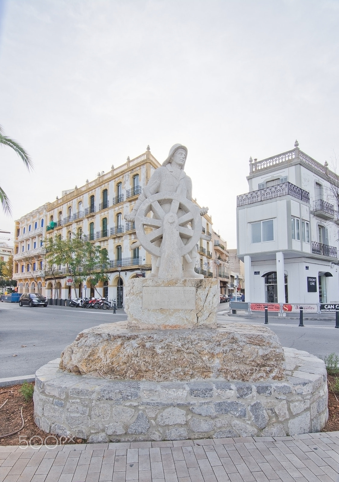 AF Zoom-Nikkor 35-70mm f/2.8D N sample photo. Memorial seafarer statue ibiza photography