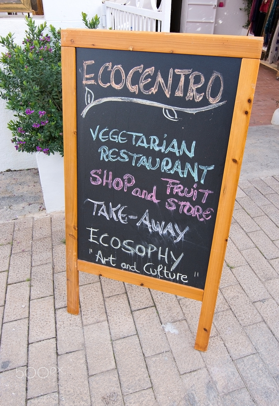 AF Zoom-Nikkor 35-105mm f/3.5-4.5 sample photo. Ecocentro vegetarian restaurant photography