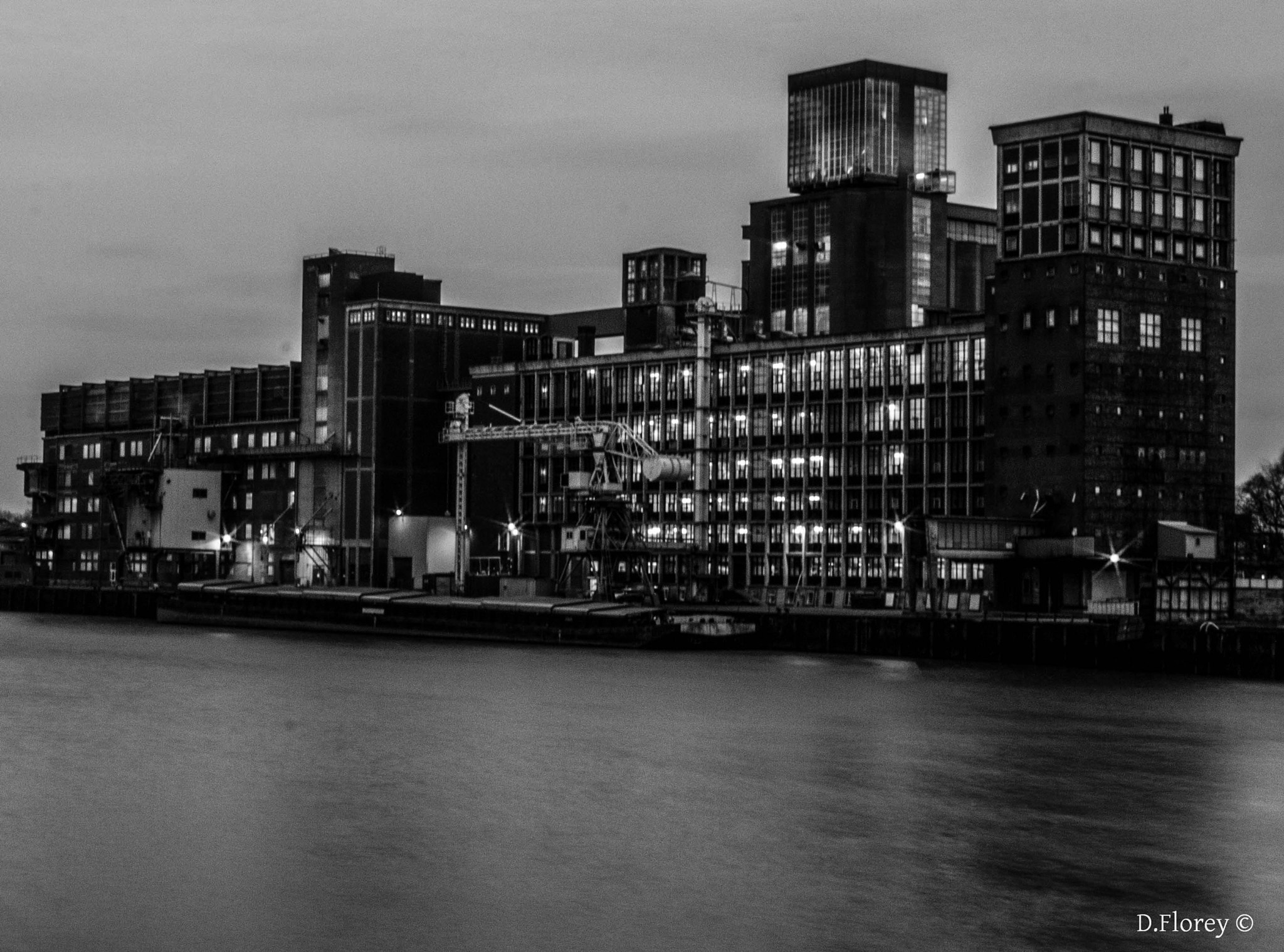 Canon EF-S 18-55mm F3.5-5.6 sample photo. Old dock photography