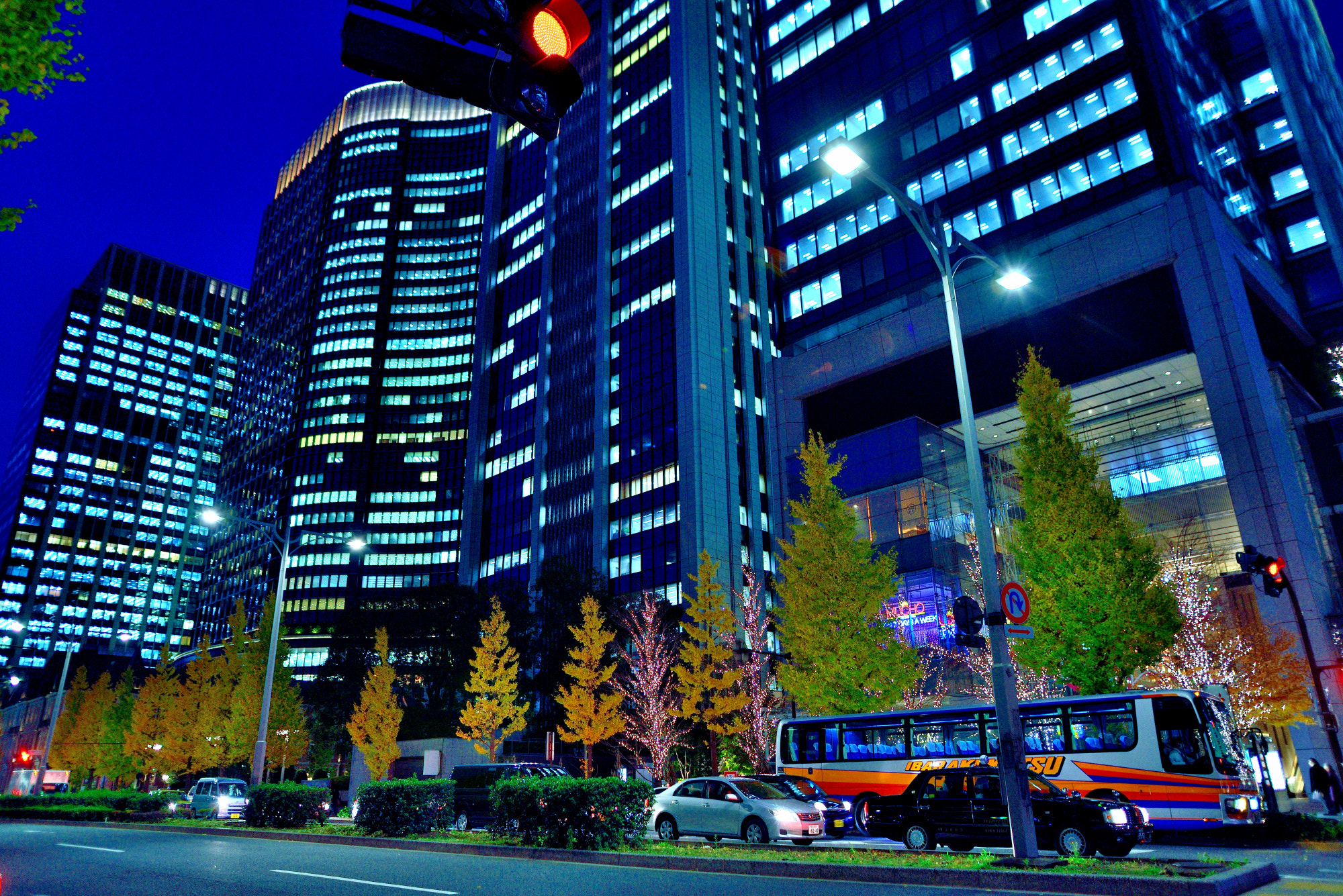 Nikon D600 + Sigma 24mm F1.8 EX DG Aspherical Macro sample photo. Tokyo night marunouchi photography