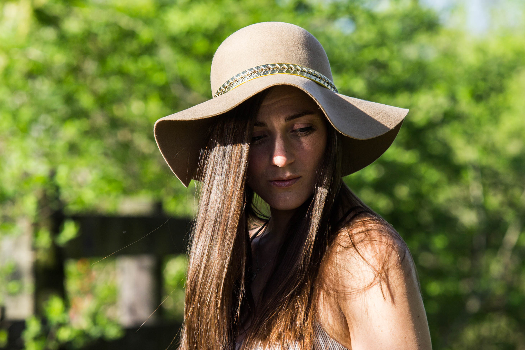 Canon EF 70-200mm F2.8L USM sample photo. Upset or thinking? photography