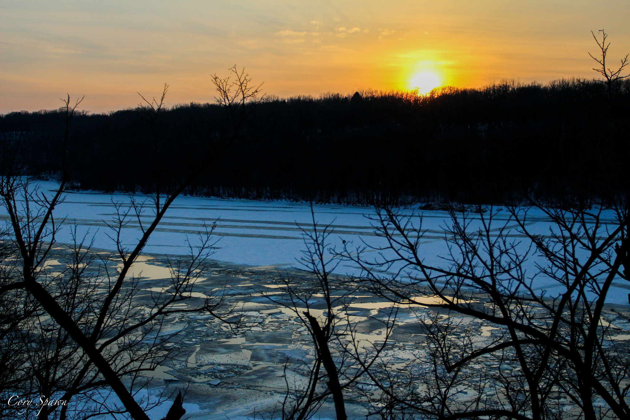 Canon EOS 700D (EOS Rebel T5i / EOS Kiss X7i) + Canon EF 17-40mm F4L USM sample photo. Mississippi river ice photography