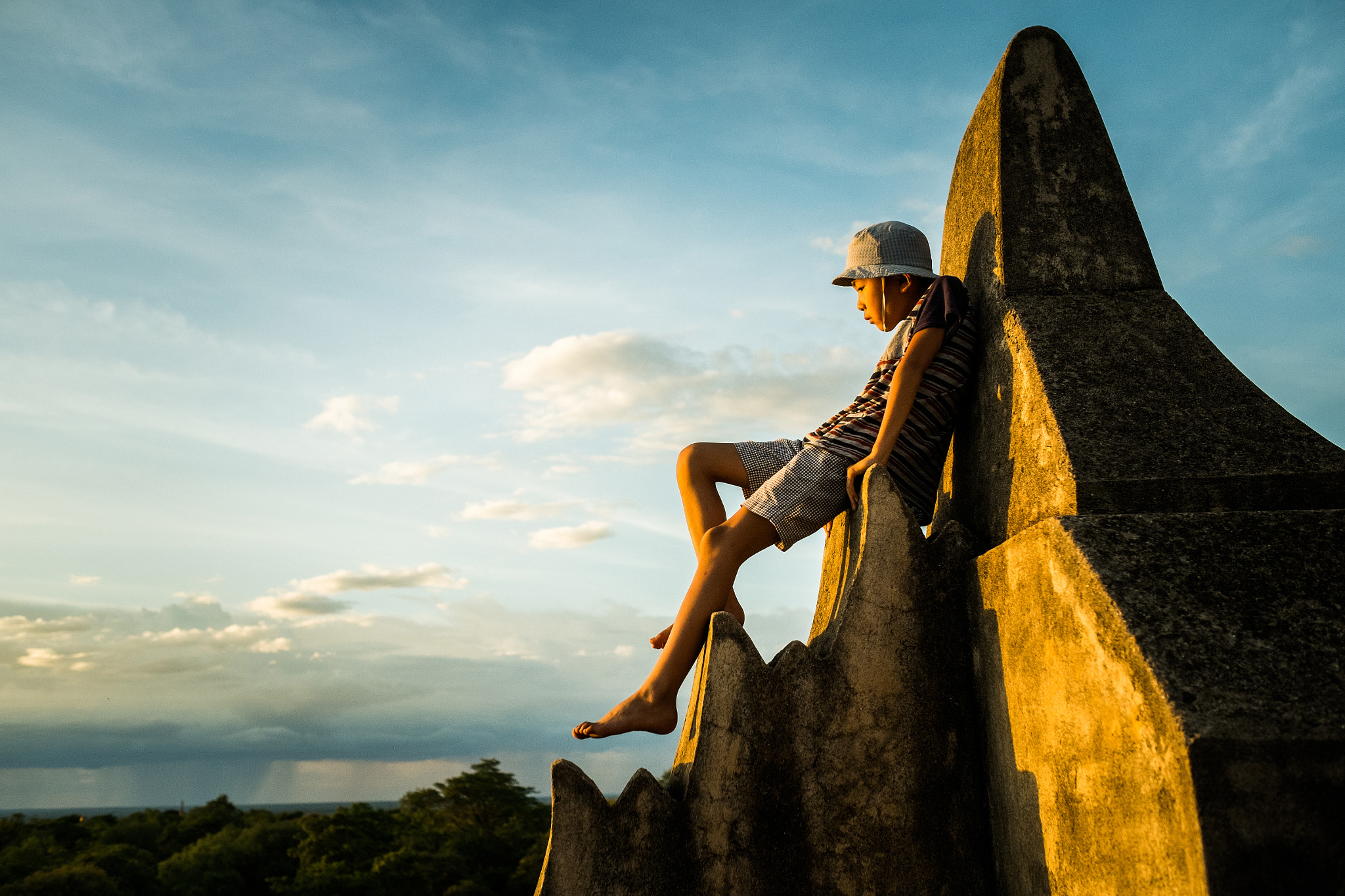 Fujifilm X-E1 + Fujifilm XF 23mm F1.4 R sample photo. Sunset over temples in bagan, myanmar photography