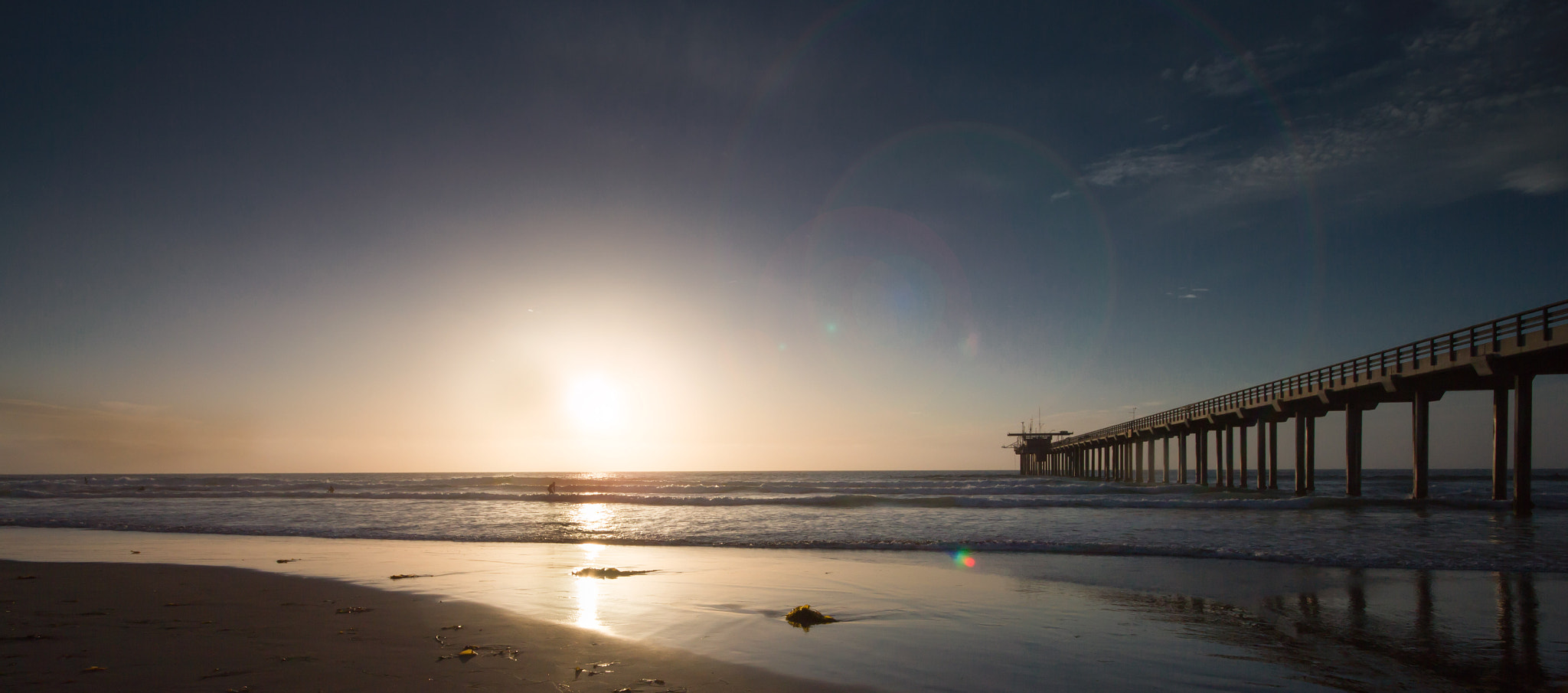 Sigma 10-20mm F4-5.6 EX DC HSM sample photo. Surfers at scripps pier photography