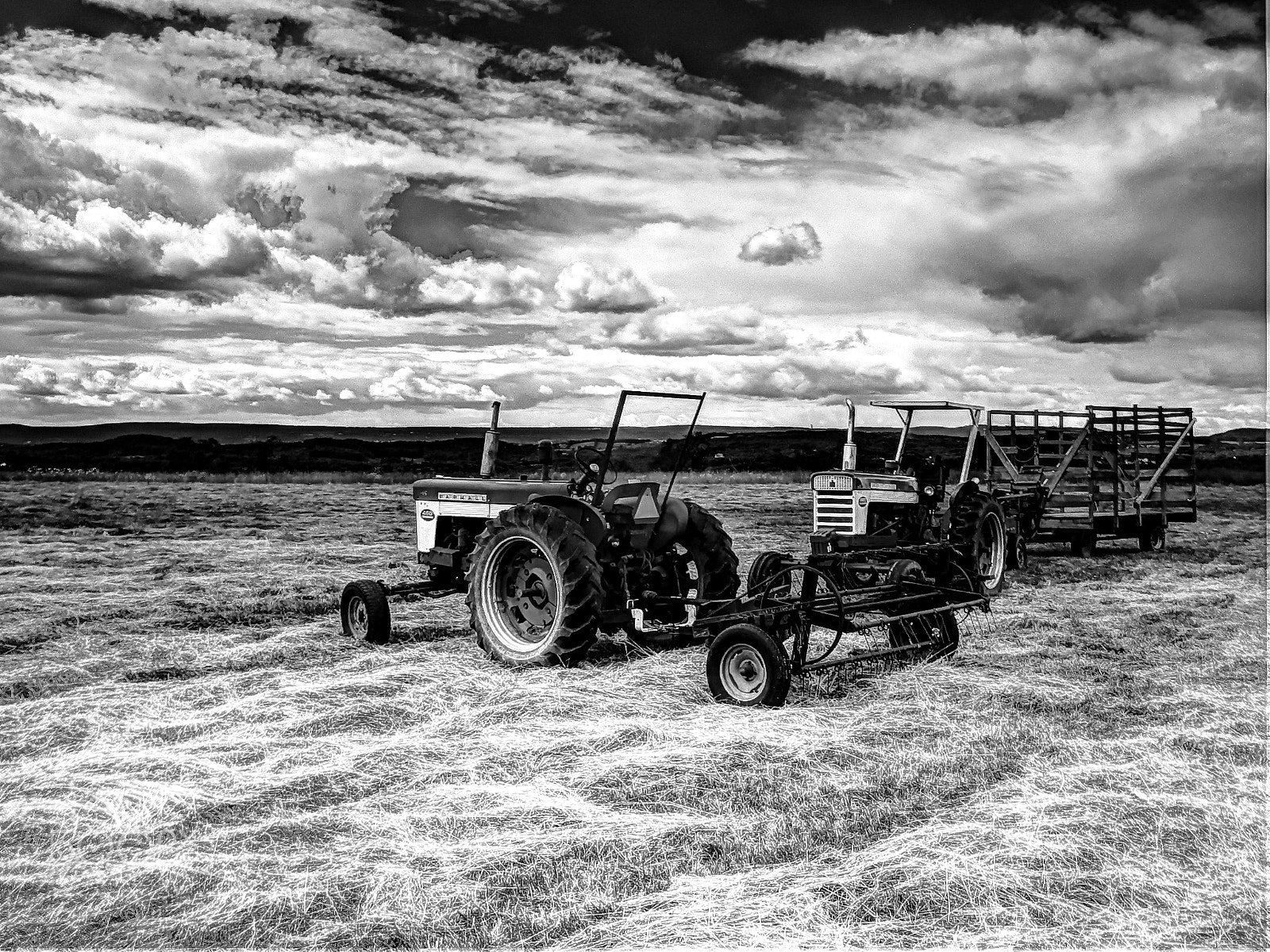 Canon POWERSHOT G2 sample photo. Tractors on glenwood road photography