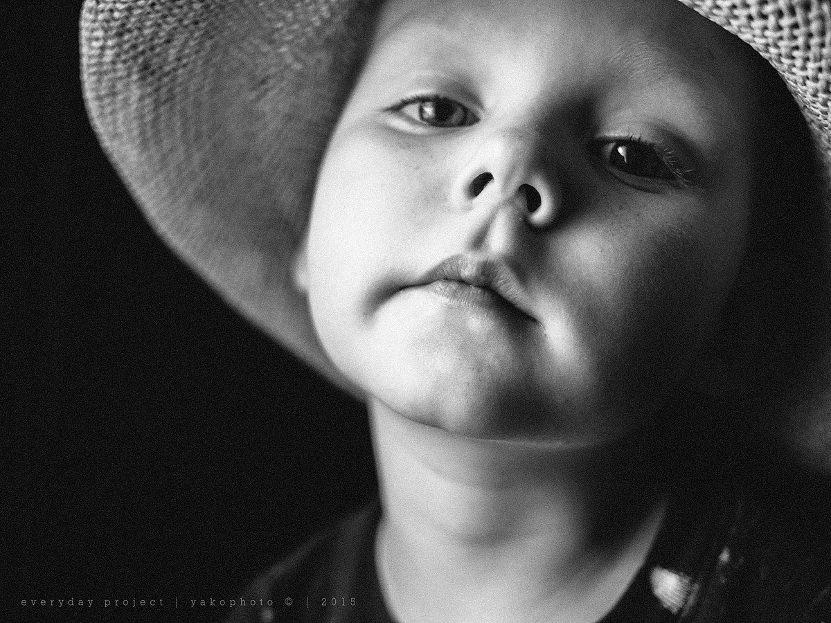 Olympus OM-D E-M10 + LUMIX G 20/F1.7 II sample photo. дело в шляпе photography