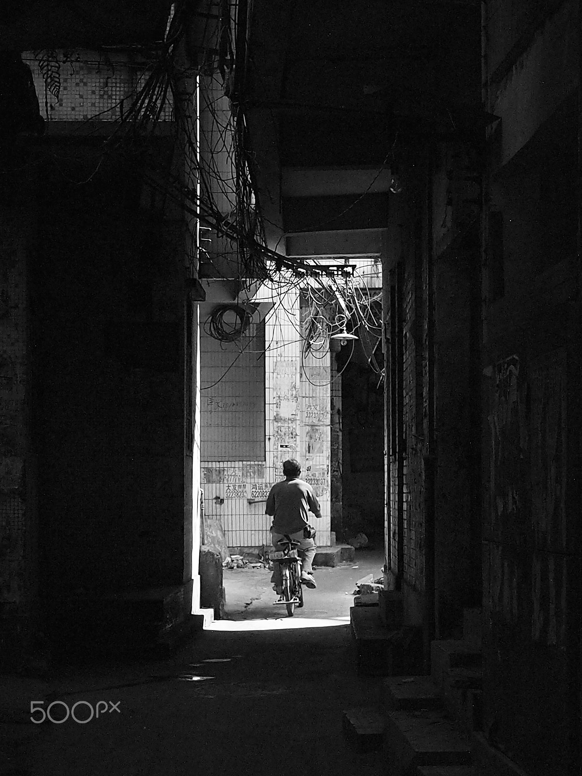 Olympus PEN E-PL1 + Panasonic Lumix G 20mm F1.7 ASPH sample photo. Man on a bicycle photography