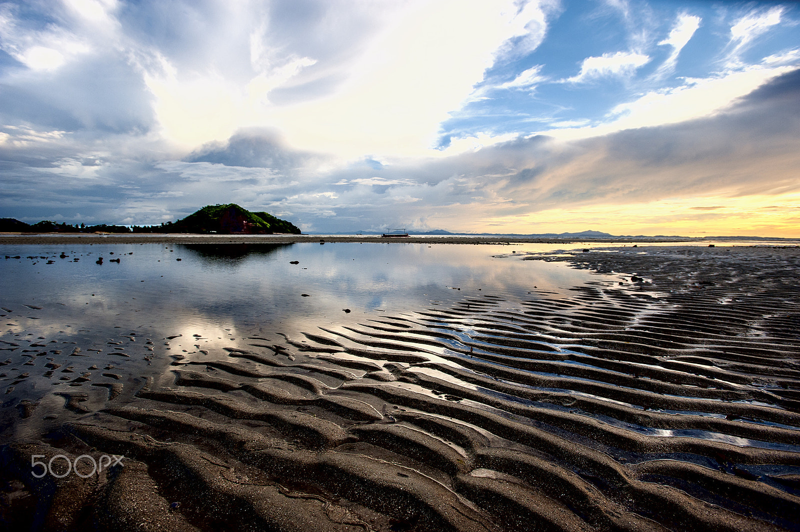 Nikon AF-S Nikkor 17-35mm F2.8D ED-IF sample photo. Ambondrona beach photography