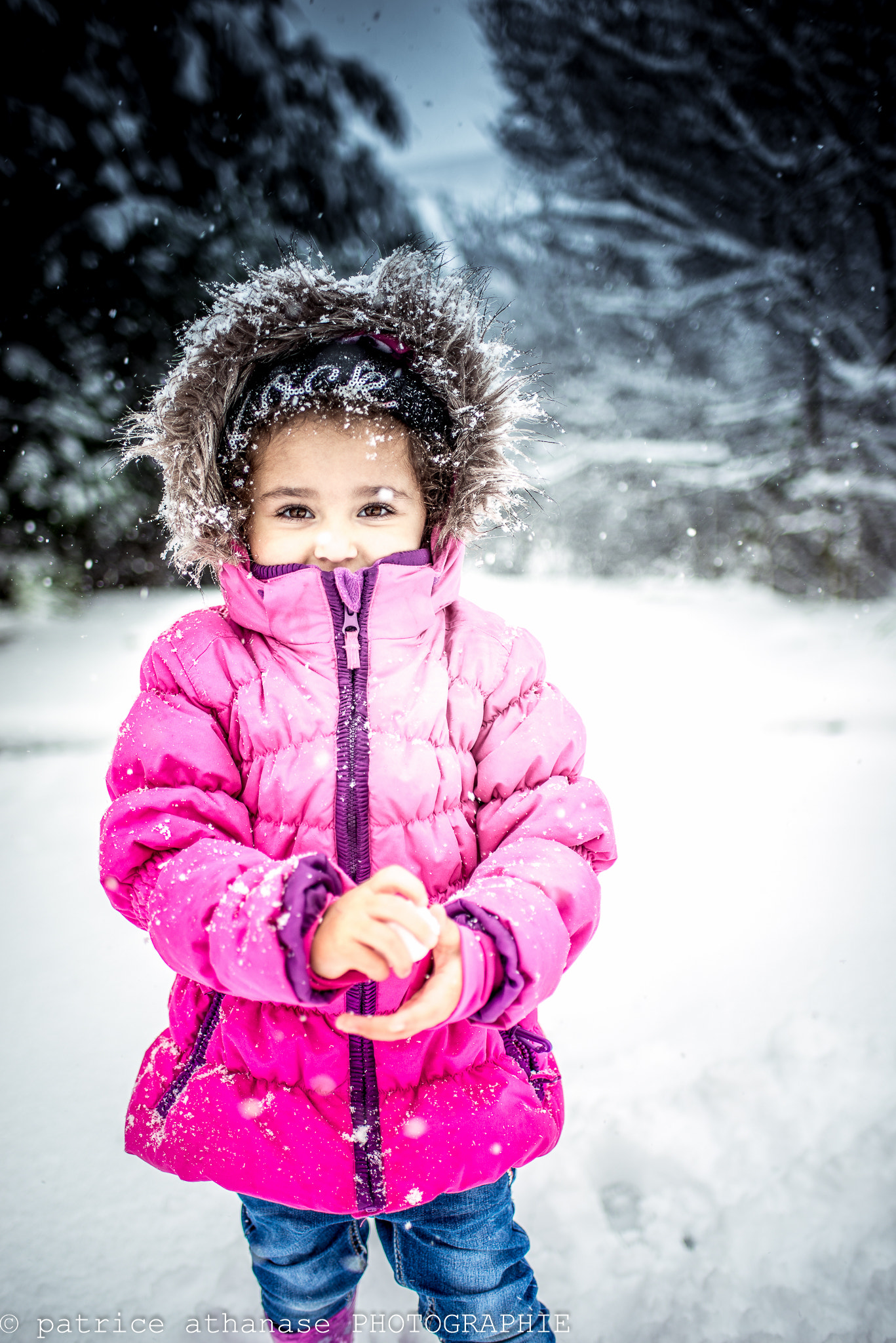 Nikon D610 + AF-S Nikkor 35mm f/1.8G sample photo. Playing in the snow photography