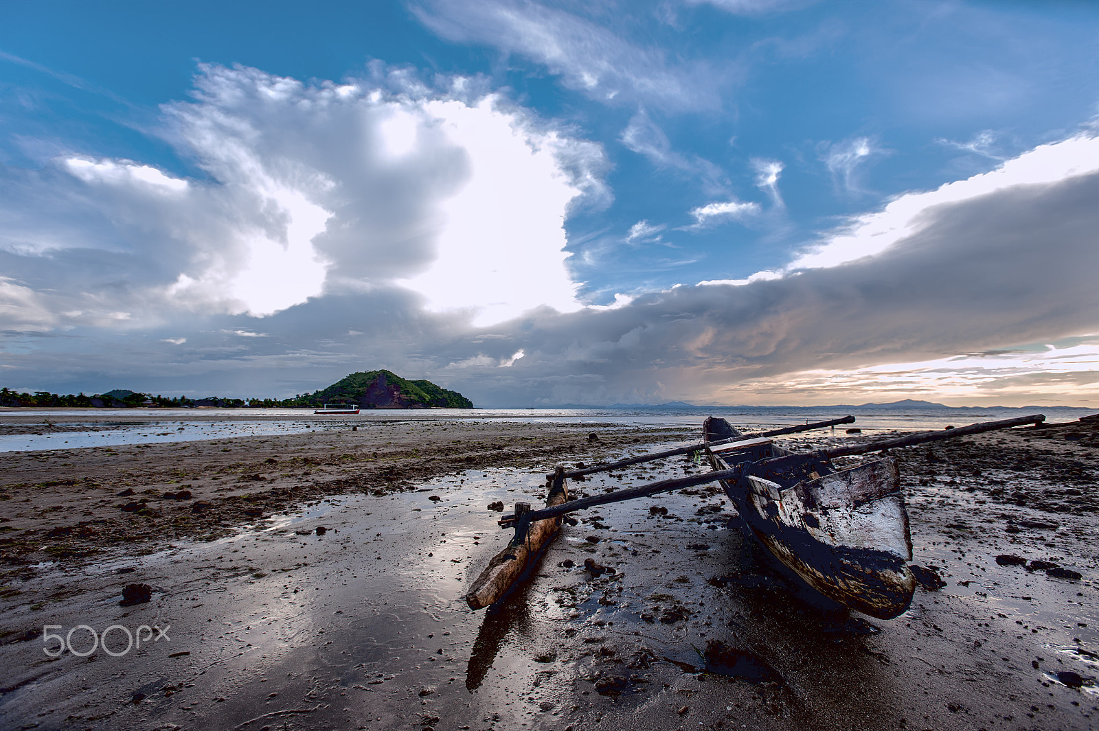 Nikon AF-S Nikkor 17-35mm F2.8D ED-IF sample photo. Pirogue photography