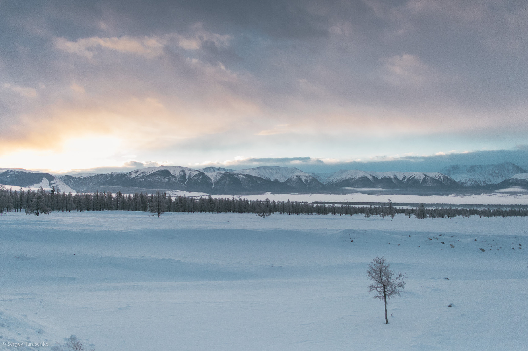 Nikon Df + Nikon AF-S Nikkor 28mm F1.8G sample photo. Winter dawn in the altai mountains photography