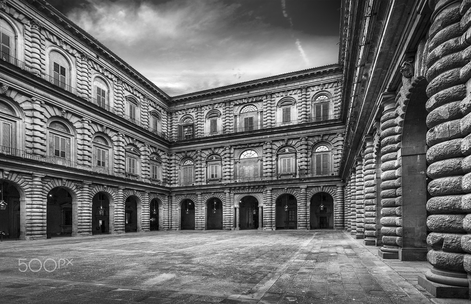 Canon TS-E 17mm F4L Tilt-Shift sample photo. Black and white architecture in italy photography