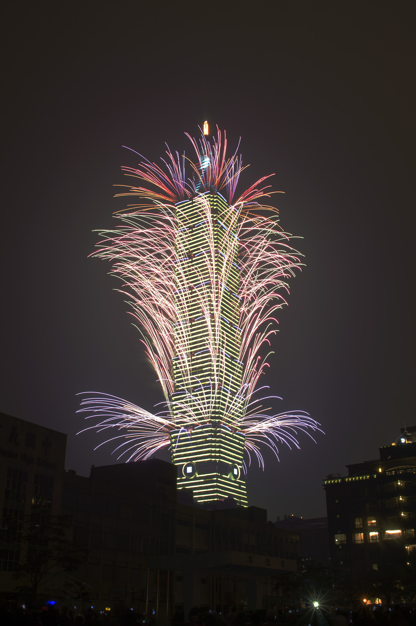 Minolta AF 24-85mm F3.5-4.5 [New] sample photo. Taipei 101 firework 台北101跨年煙火 photography