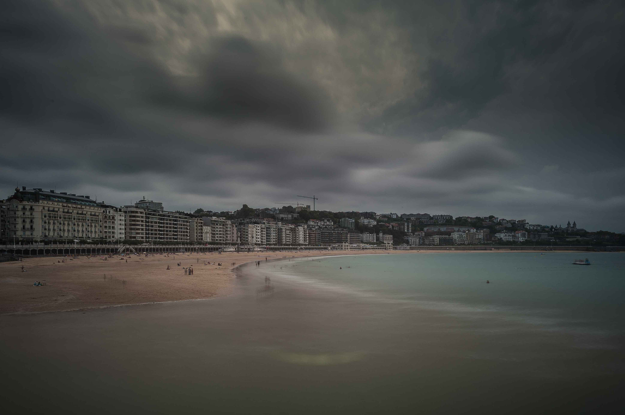 Nikon D700 + Nikon AF-S Nikkor 24mm F1.4G ED sample photo. Donostia photography