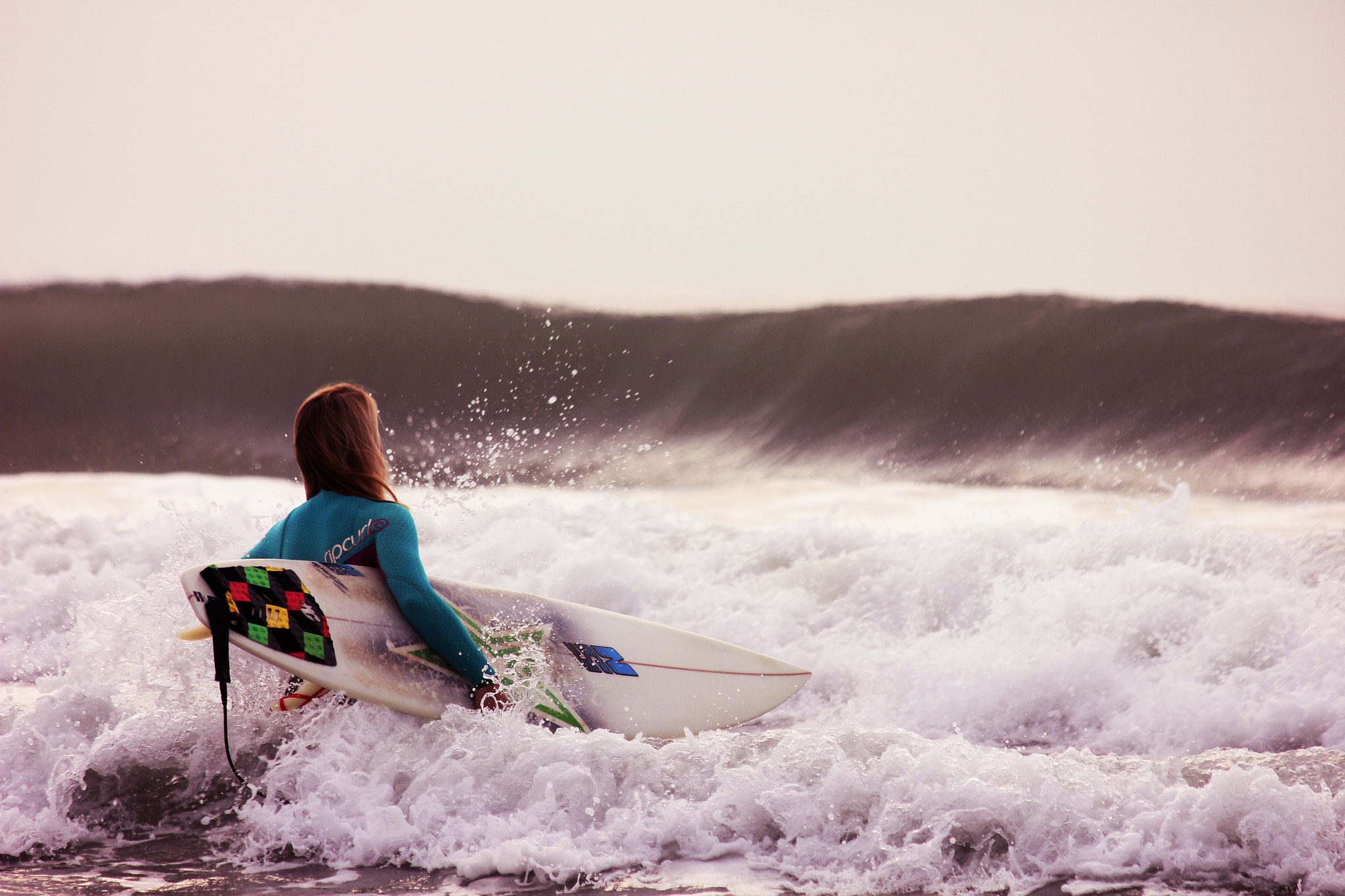 Canon EOS 550D (EOS Rebel T2i / EOS Kiss X4) sample photo. Chasing waves // woolacombe photography