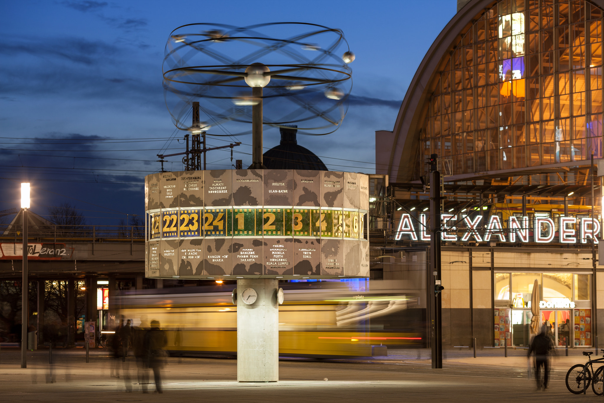 Canon EOS-1Ds Mark III + Canon EF 135mm F2L USM sample photo. Berlin weltzeituhr blue hour photography