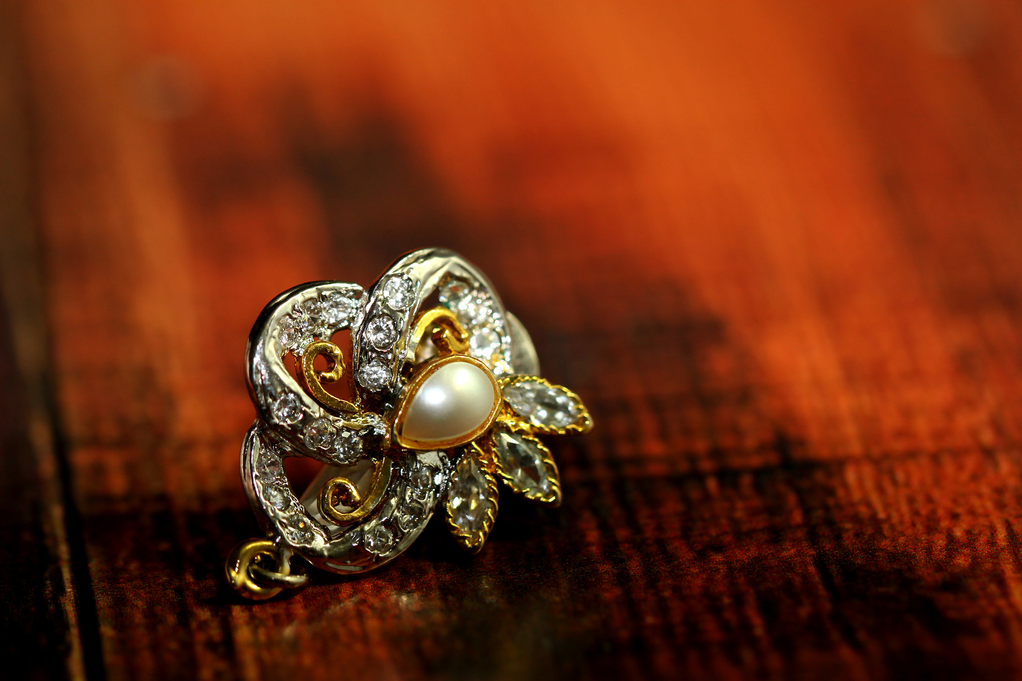Canon EF 100mm F2.8L Macro IS USM sample photo. Ear ring photography