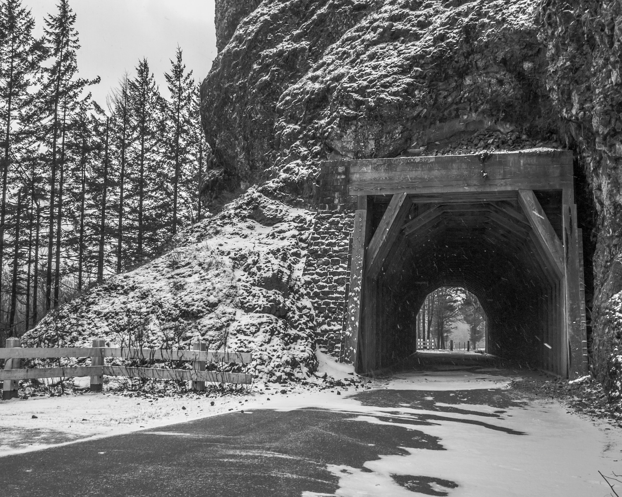 Olympus PEN E-PL3 + Panasonic Lumix G 20mm F1.7 ASPH sample photo. Oneonta gorge tunnel photography