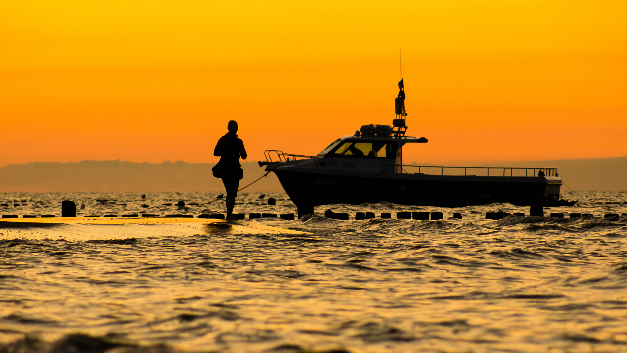Sony 75-300mm F4.5-5.6 sample photo. Am strand photography