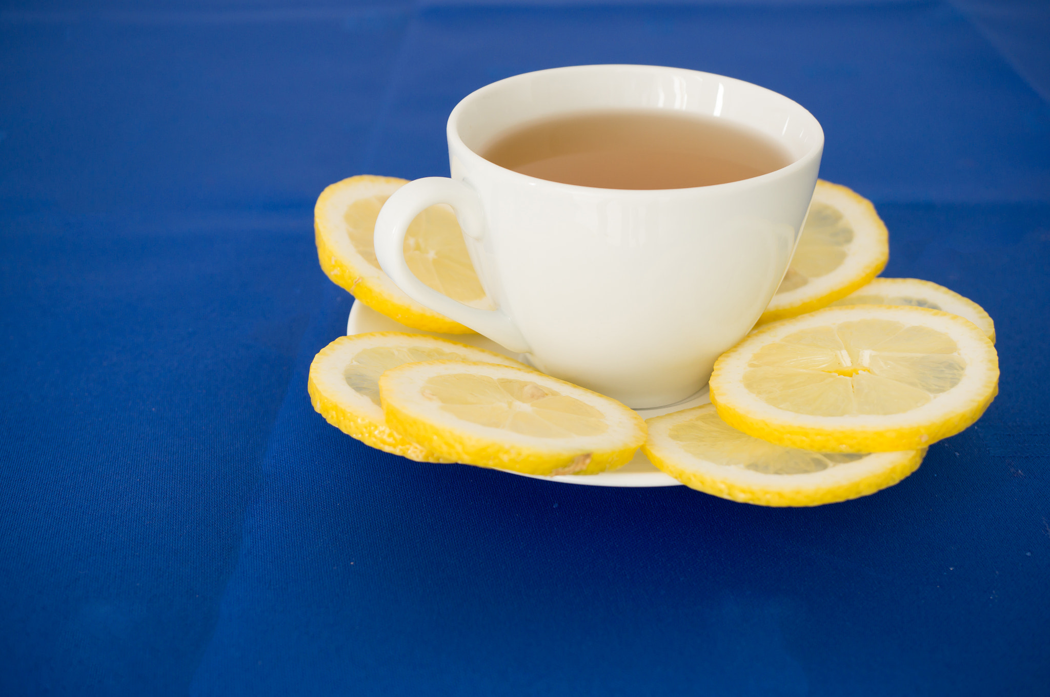 Sony Alpha NEX-6 + Sony E 30mm F3.5 Macro sample photo. Lemon tea photography