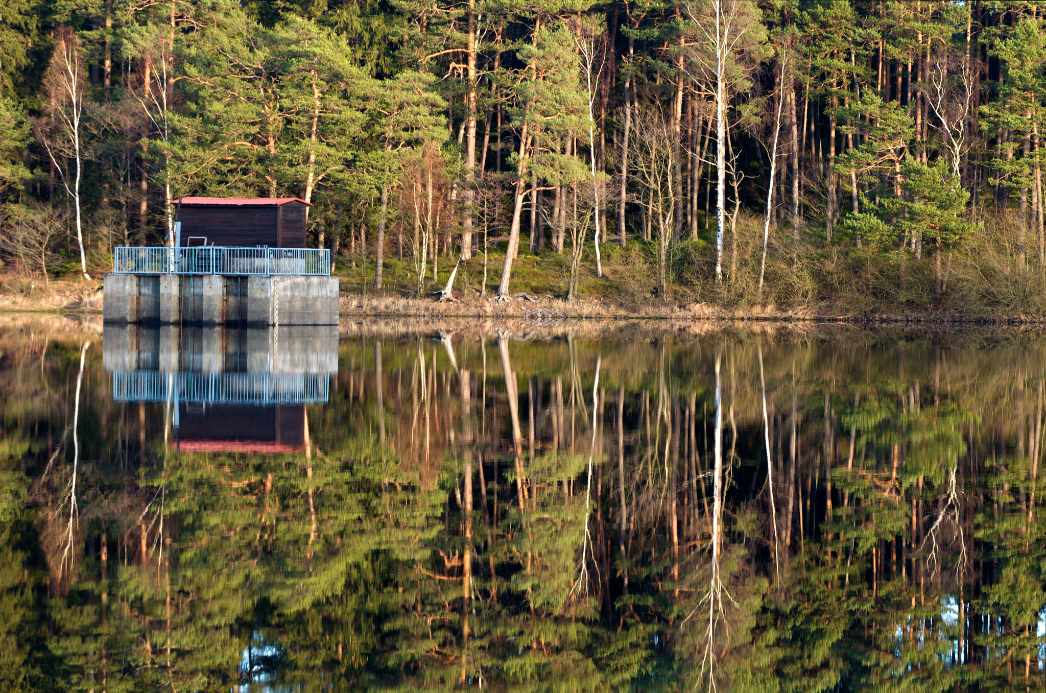 70.00 - 300.00 mm f/4.5 - 5.6 sample photo. House on the water photography