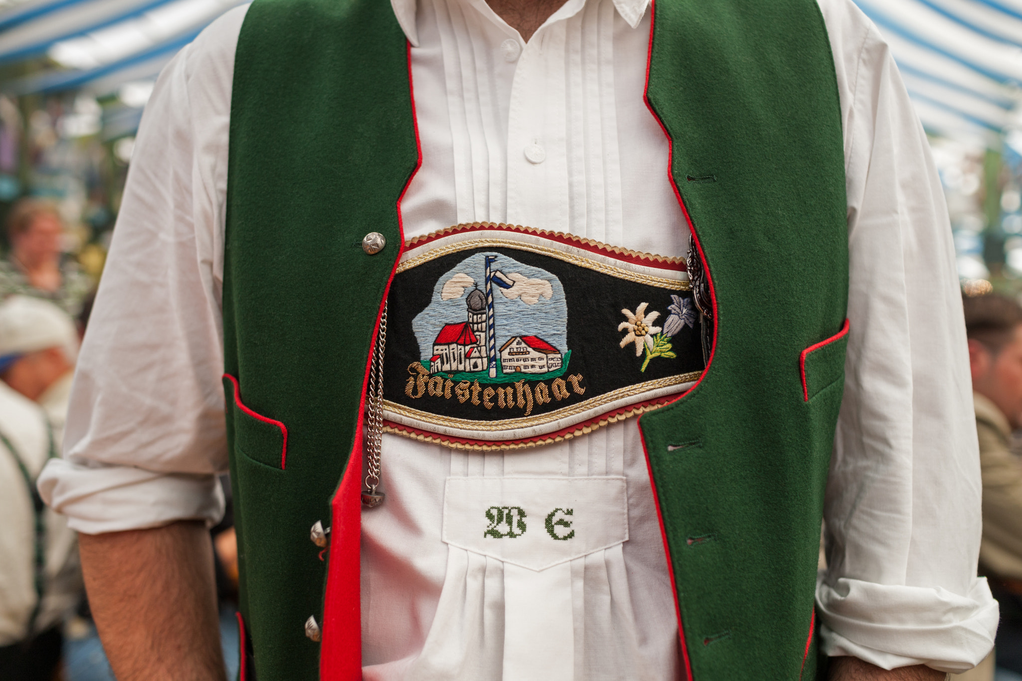 Canon EF 35mm F1.4L USM sample photo. Bavarian oktoberfest costume photography