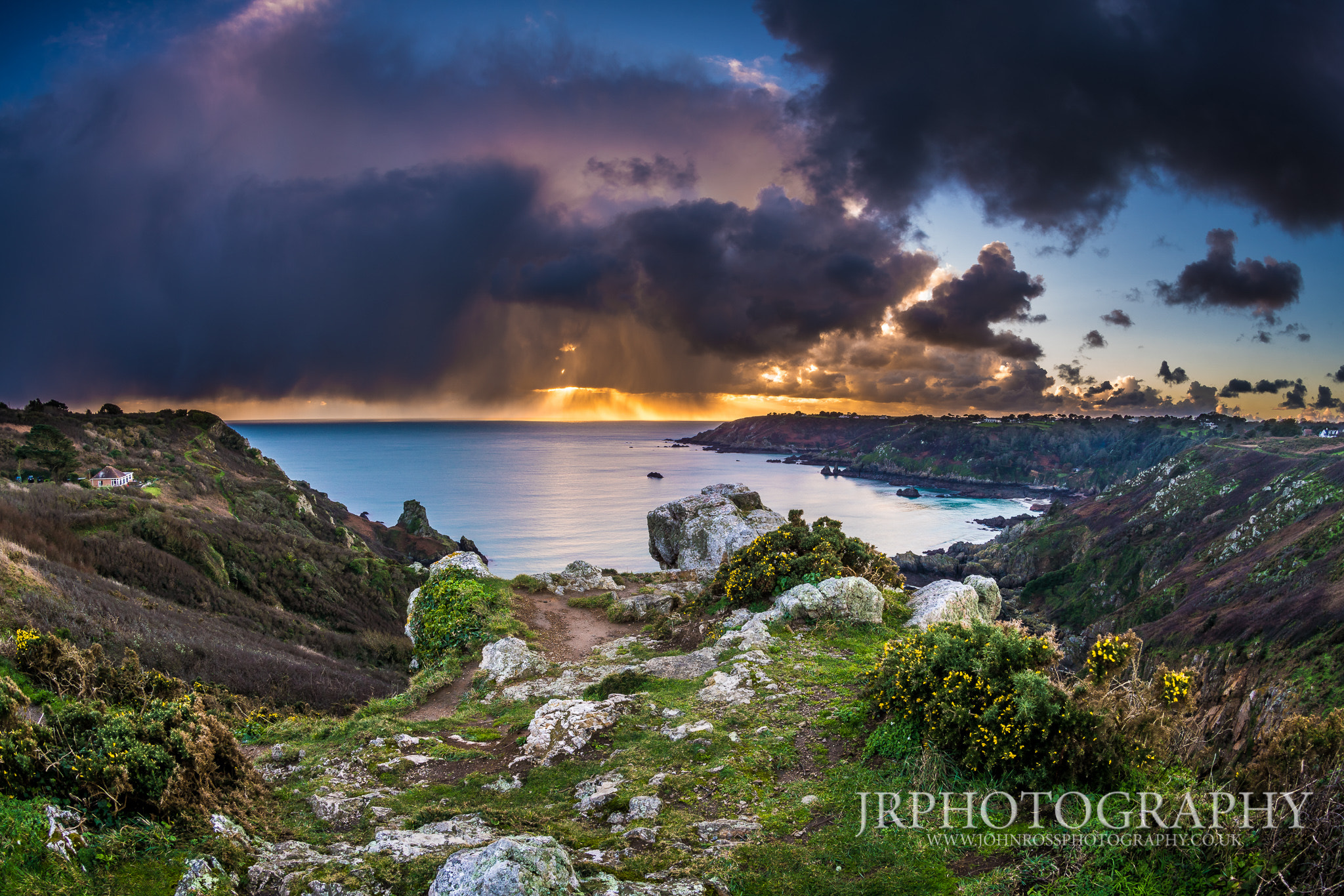 Sony 16mm F2.8 Fisheye sample photo. Horizon shower photography