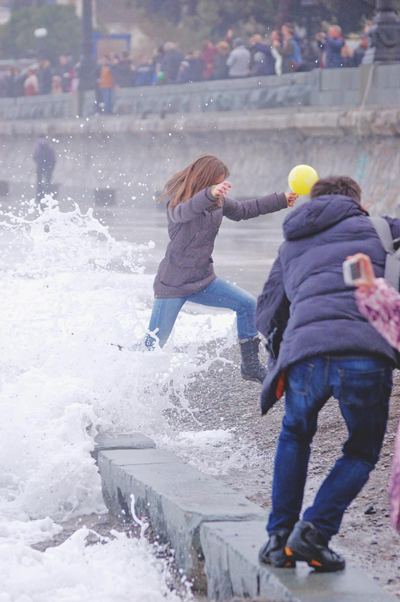 Sigma 70-300mm F4-5.6 APO DG Macro sample photo. Yalta storm / Шторм в Ялте photography