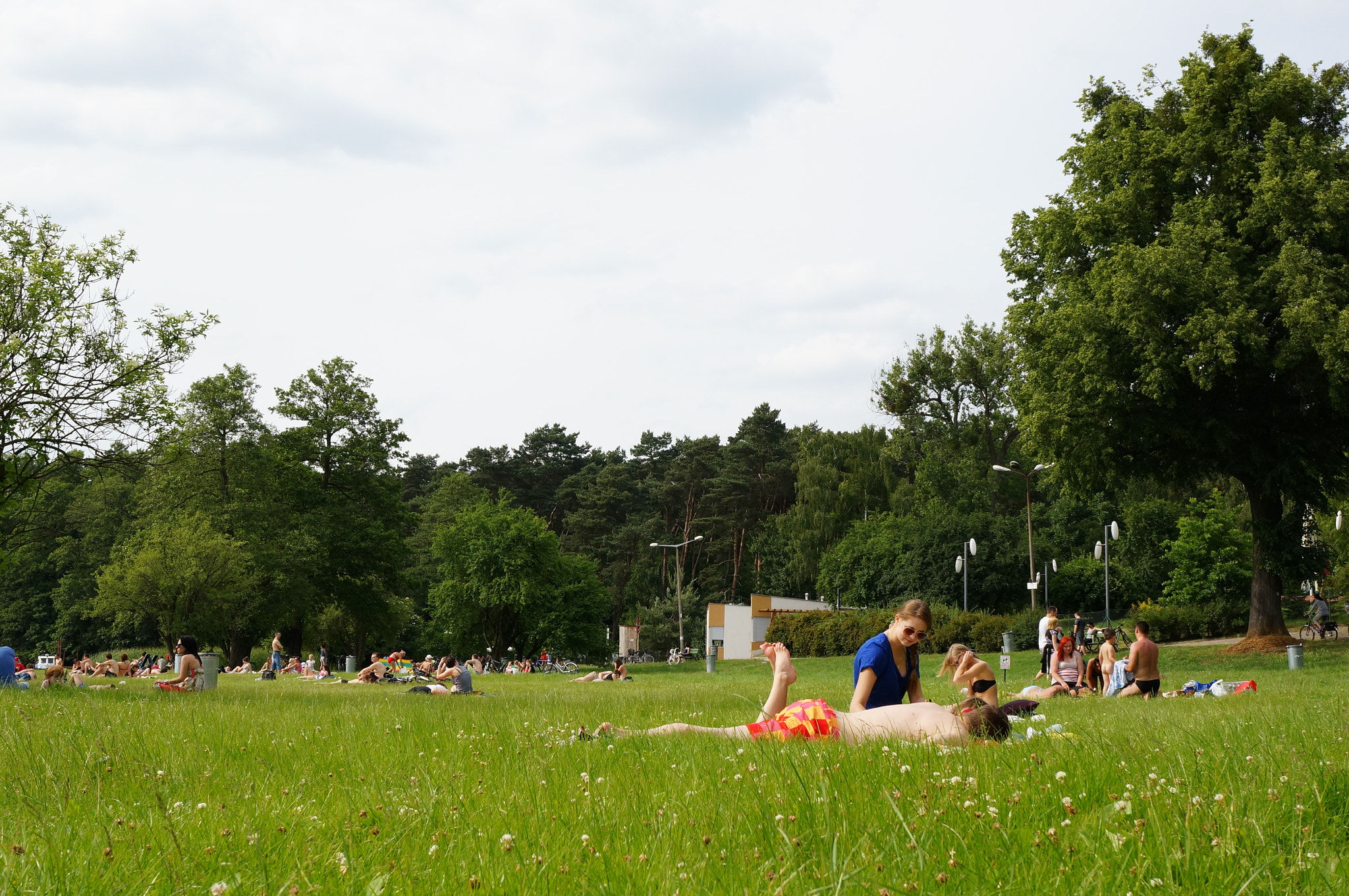Sony Alpha NEX-6 + Sony E 30mm F3.5 Macro sample photo. Resting people photography