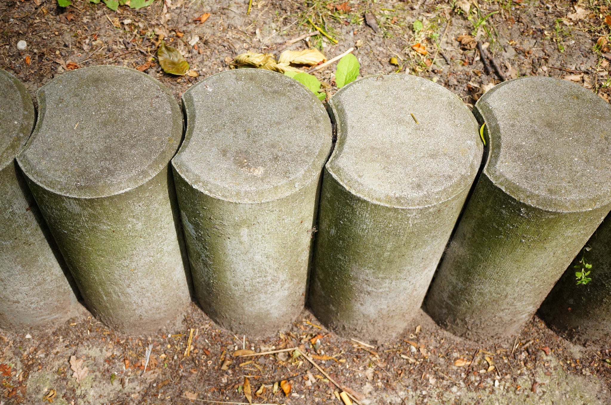 Sony Alpha NEX-5N + Sony E 30mm F3.5 Macro sample photo. Stone barrier photography