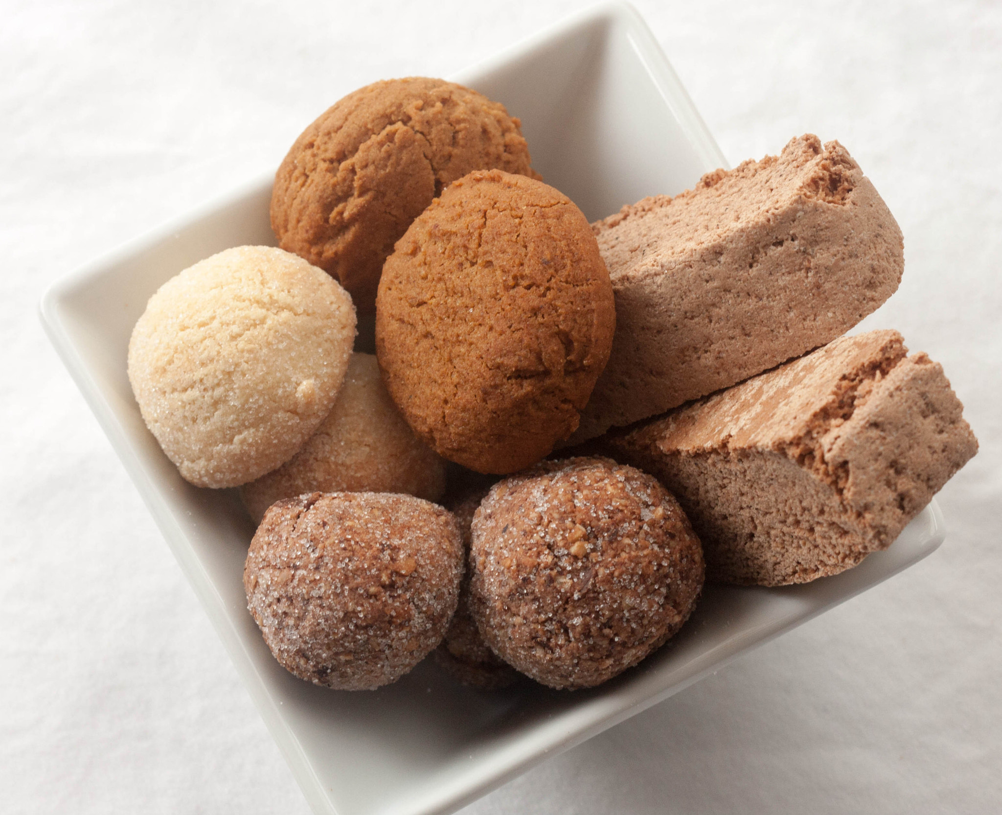 Canon EOS 40D + Canon EF 100mm F2.8 Macro USM sample photo. Cookies dolci bakeshop ottawa photography