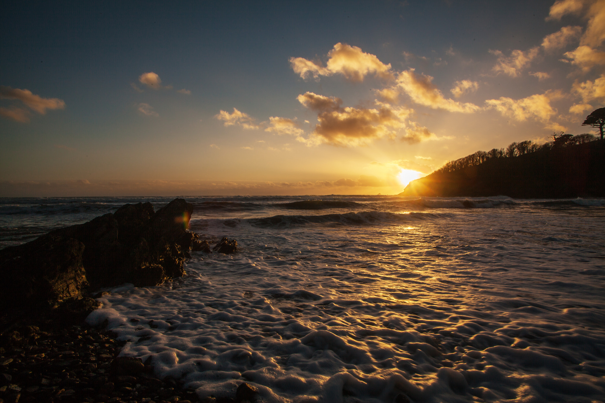 Canon EF 20-35mm F3.5-4.5 USM sample photo. Sun set at caerhays, cornwall photography