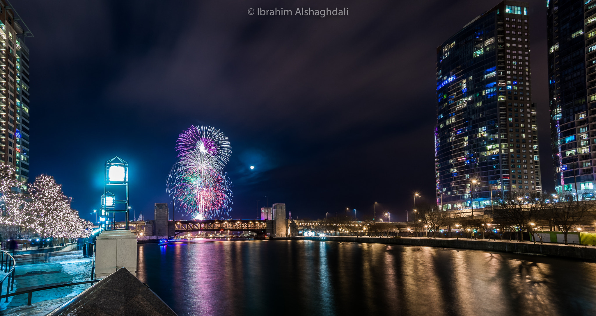 Sony a7 + Sony E 10-18mm F4 OSS sample photo. Chicago fireworks photography