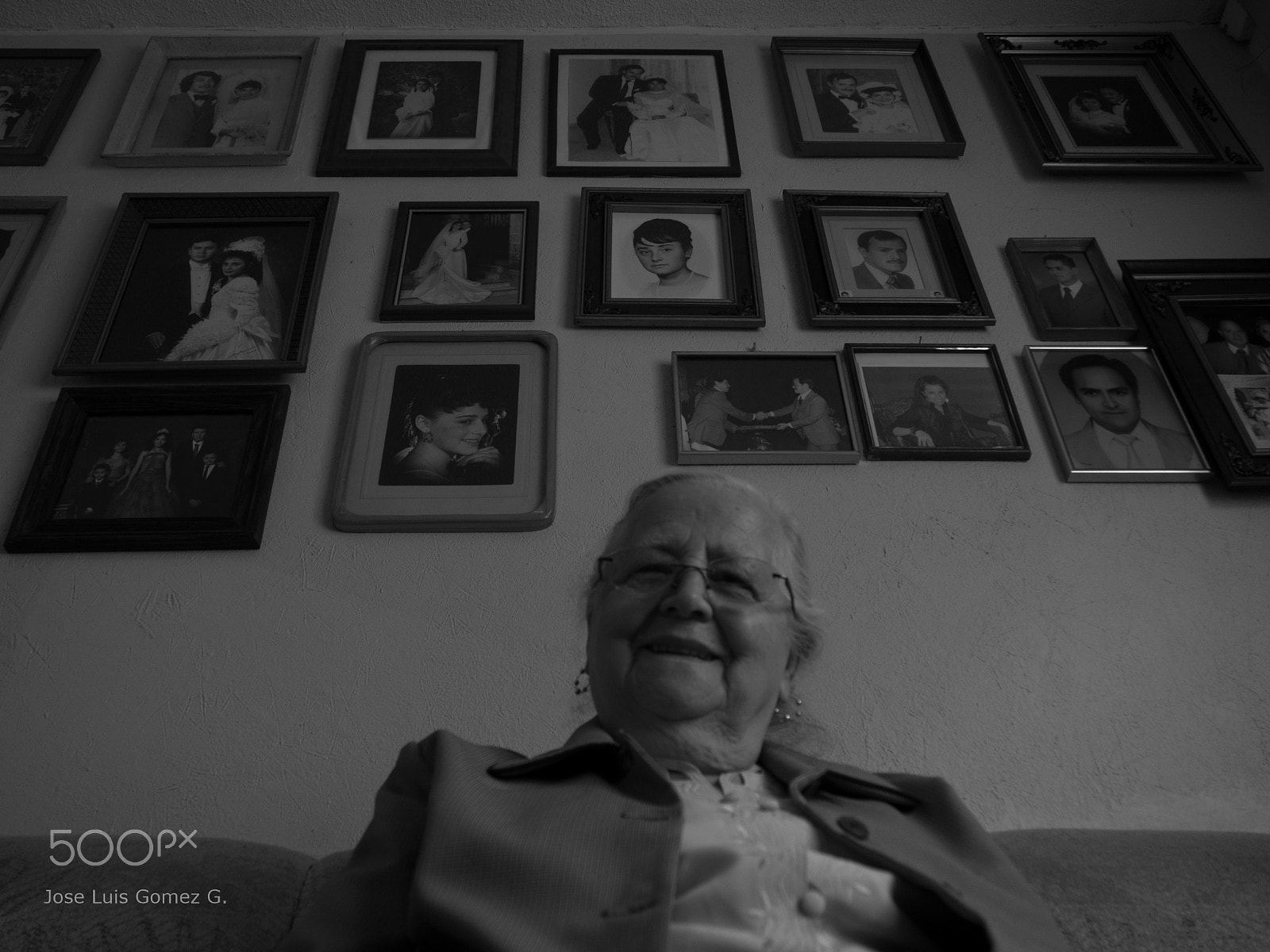 Olympus PEN E-PM2 sample photo. The smile of the family photography