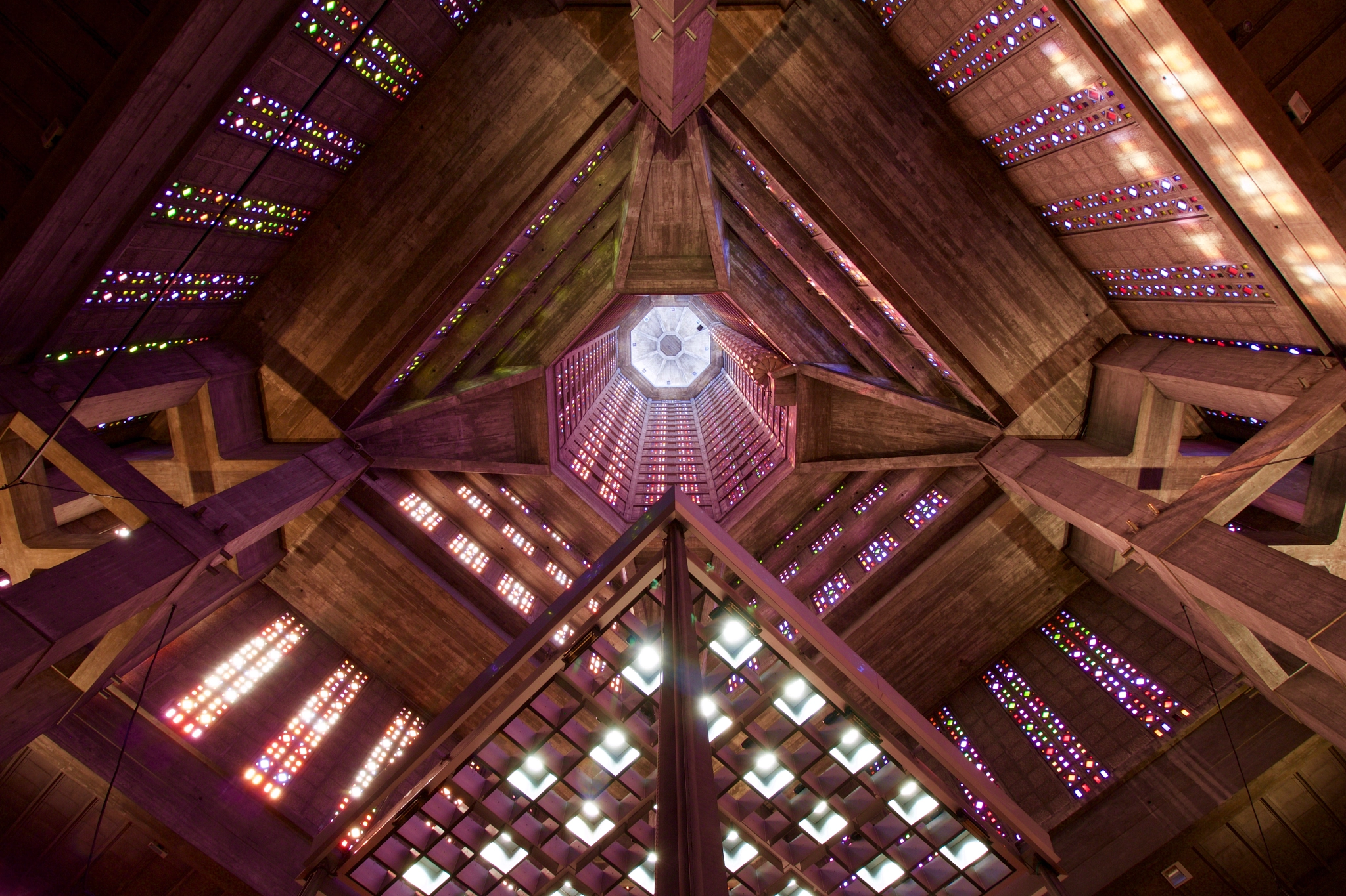 Canon EOS 550D (EOS Rebel T2i / EOS Kiss X4) sample photo. Tunnel of light photography