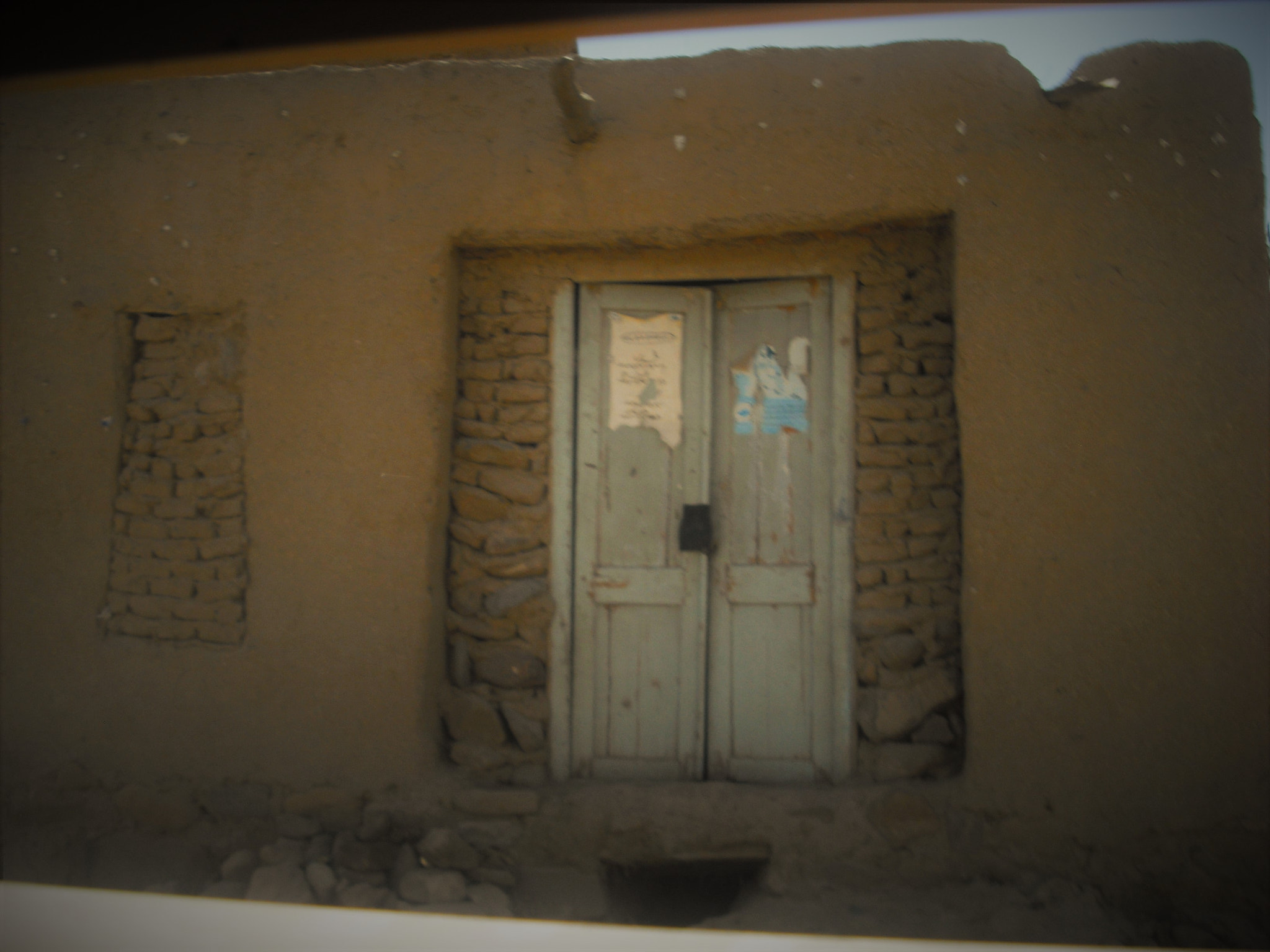 CASIO EX-Z9 sample photo. Door of mudhut photography