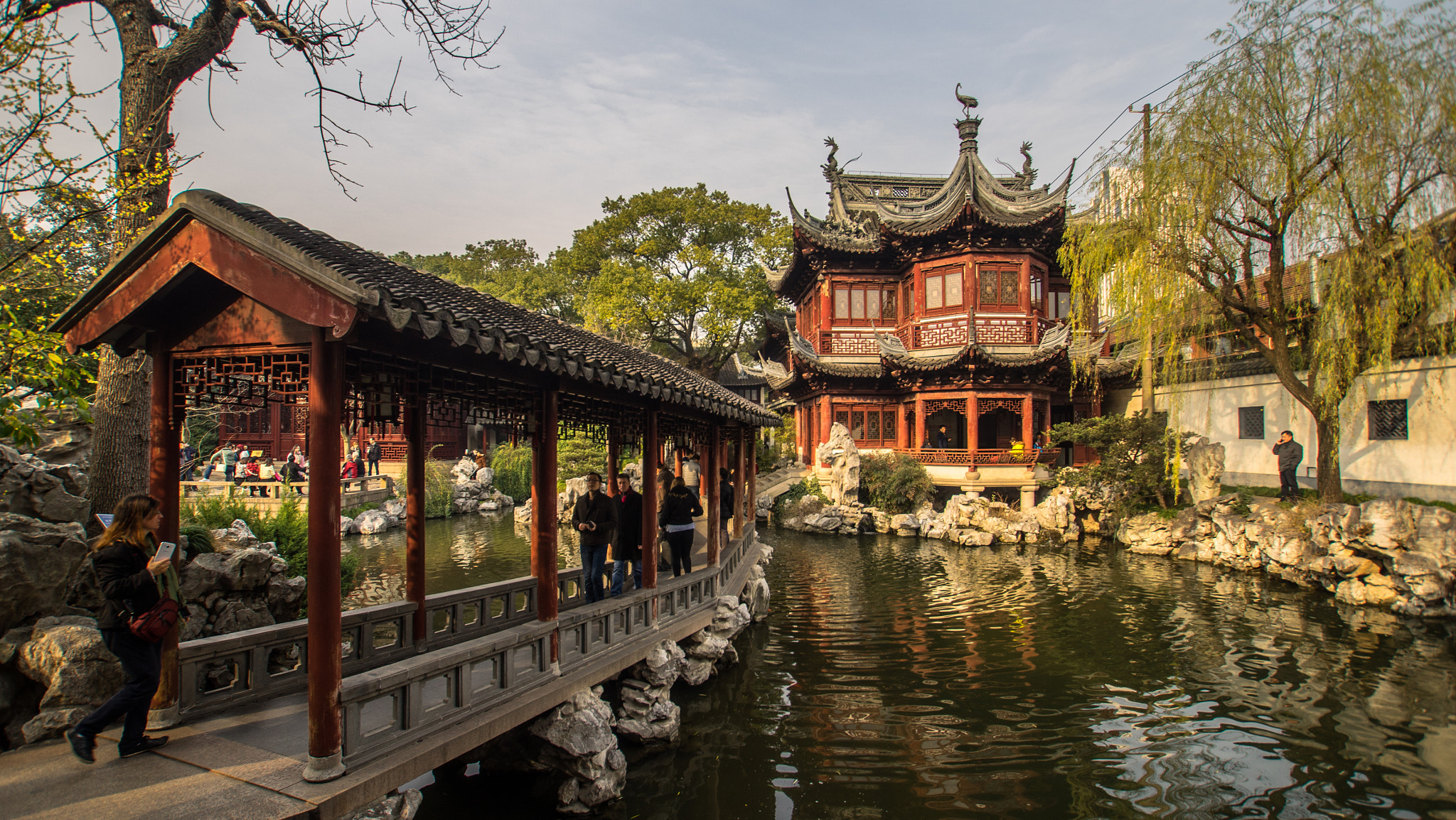 Sony a7R + Sony DT 11-18mm F4.5-5.6 sample photo. Shanghai garden photography