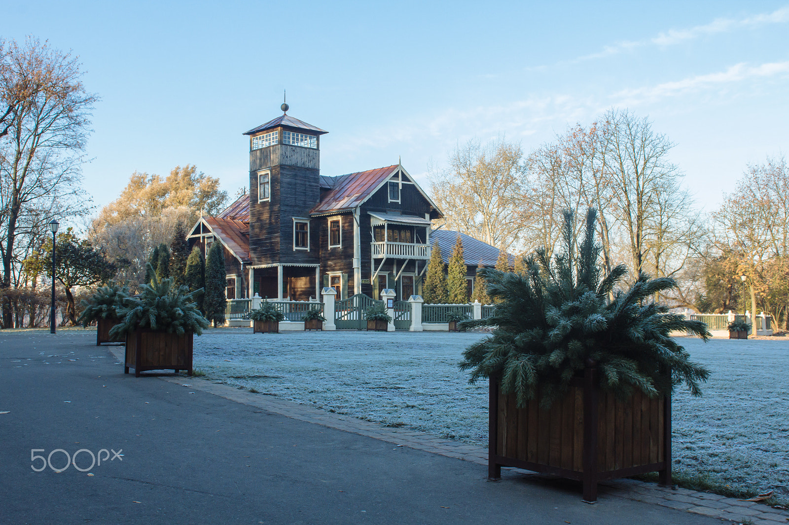 Canon EOS 600D (Rebel EOS T3i / EOS Kiss X5) + Canon EF 24mm F2.8 sample photo. Wooden architecture photography