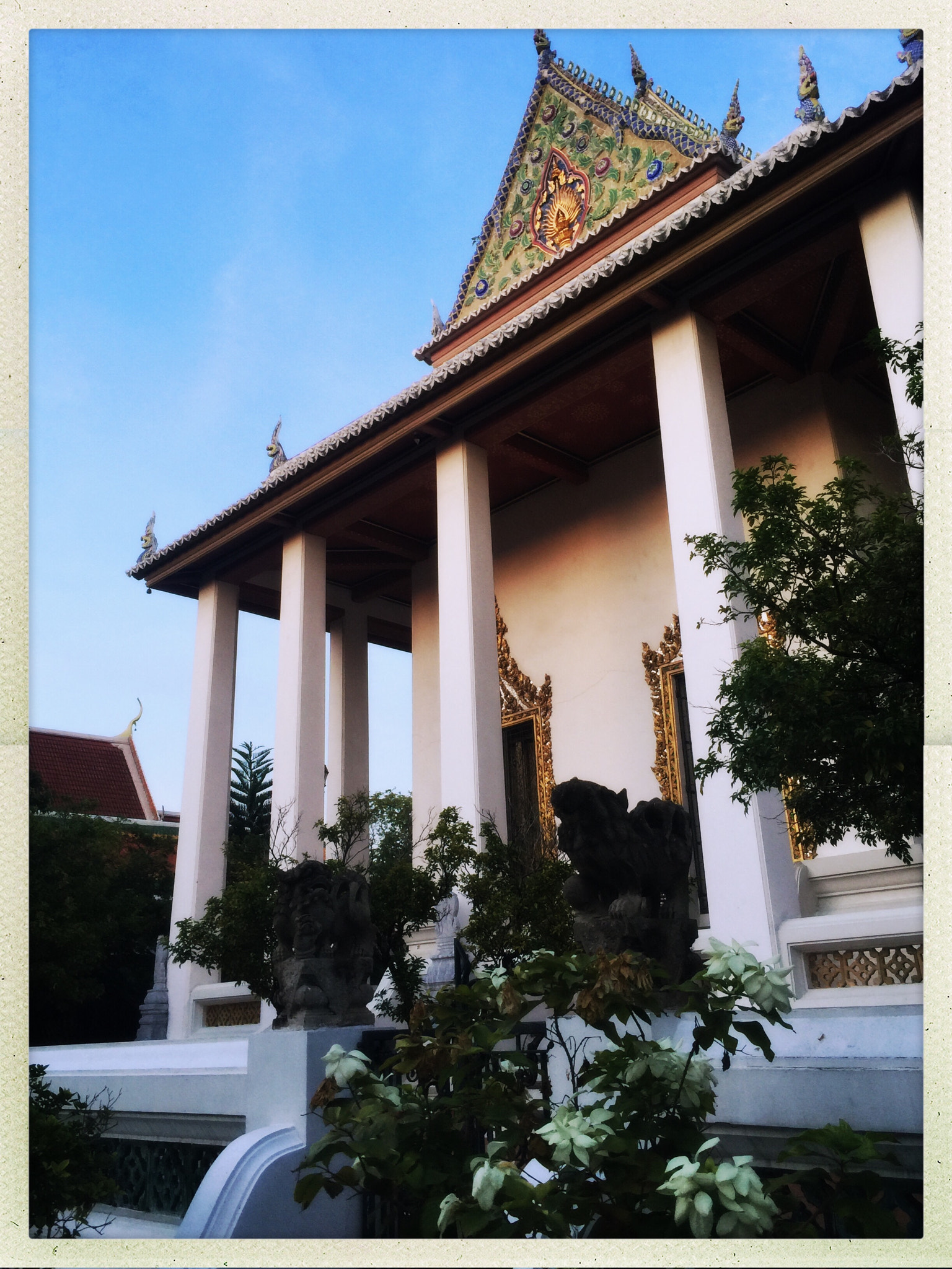 Hipstamatic 305 sample photo. Temple in bangkok photography