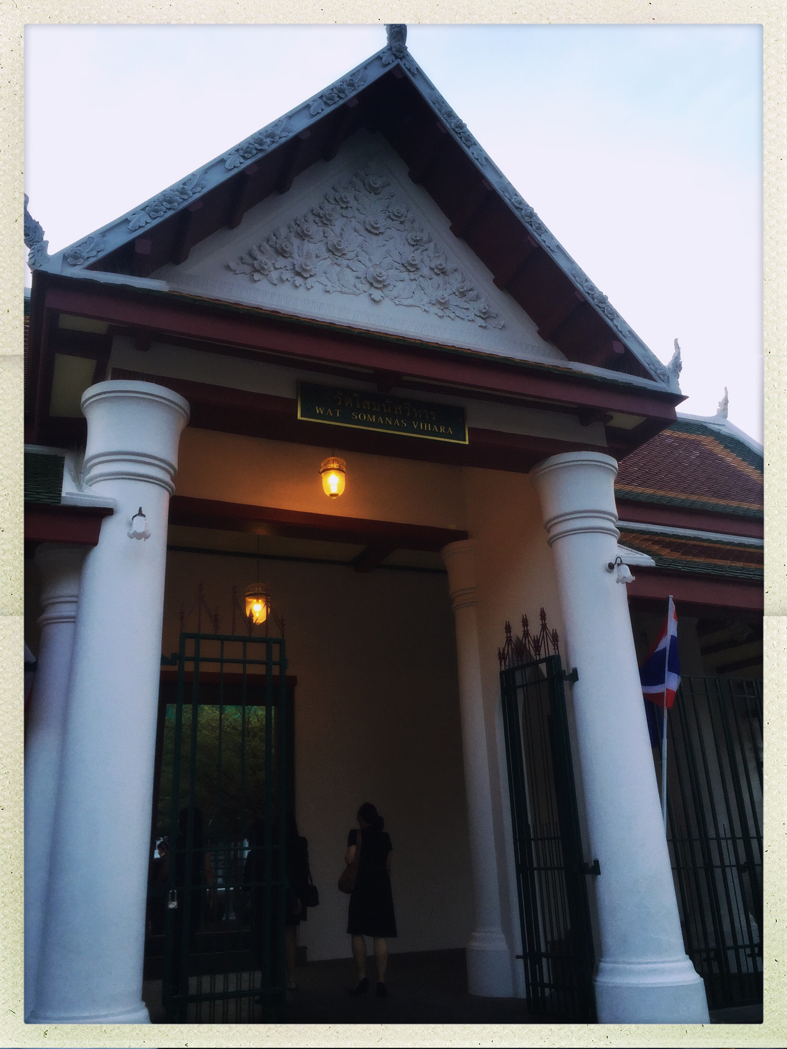 Hipstamatic 305 sample photo. Temple in bangkok photography