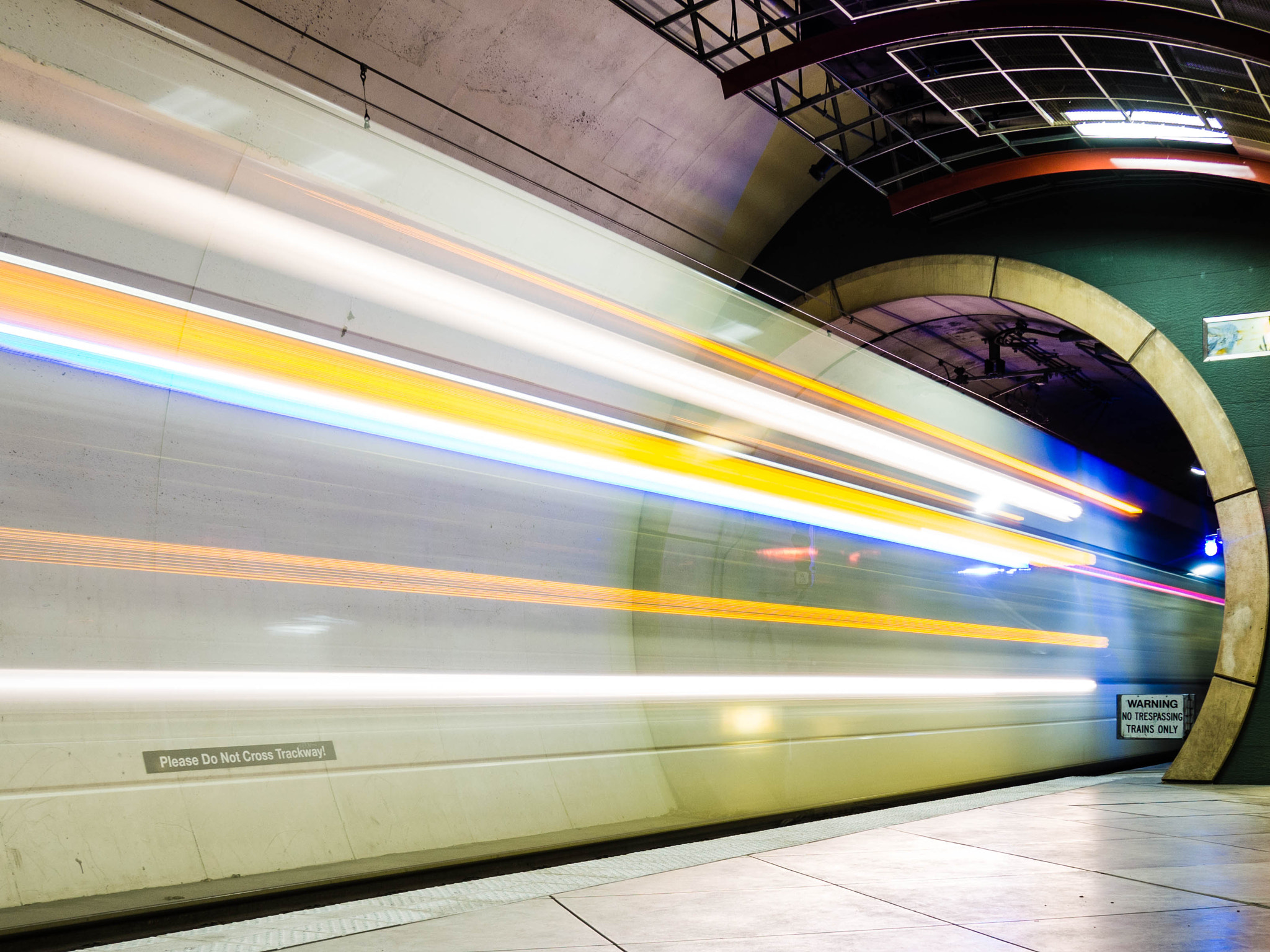 Olympus OM-D E-M10 + Panasonic Lumix G 14mm F2.5 ASPH sample photo. Tunnel photography