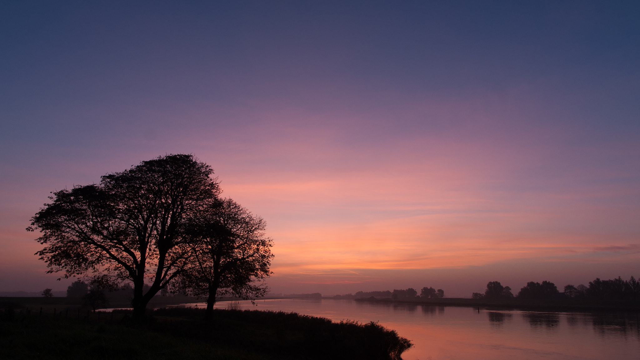 Sony Alpha DSLR-A700 + Sigma 17-70mm F2.8-4.5 (D) sample photo. Dawn over the river "het spui" photography