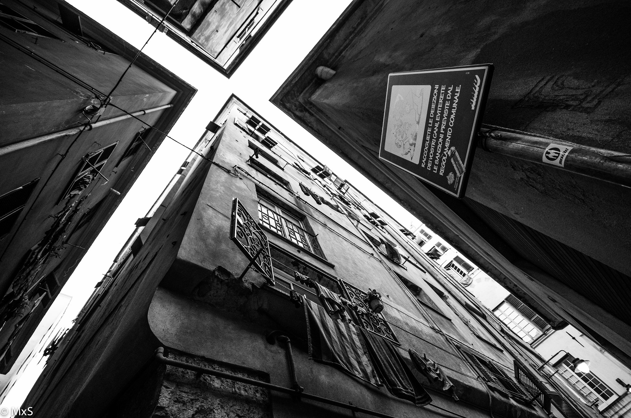 Sigma AF 10-20mm F4-5.6 EX DC sample photo. Maddalena's alleys photography