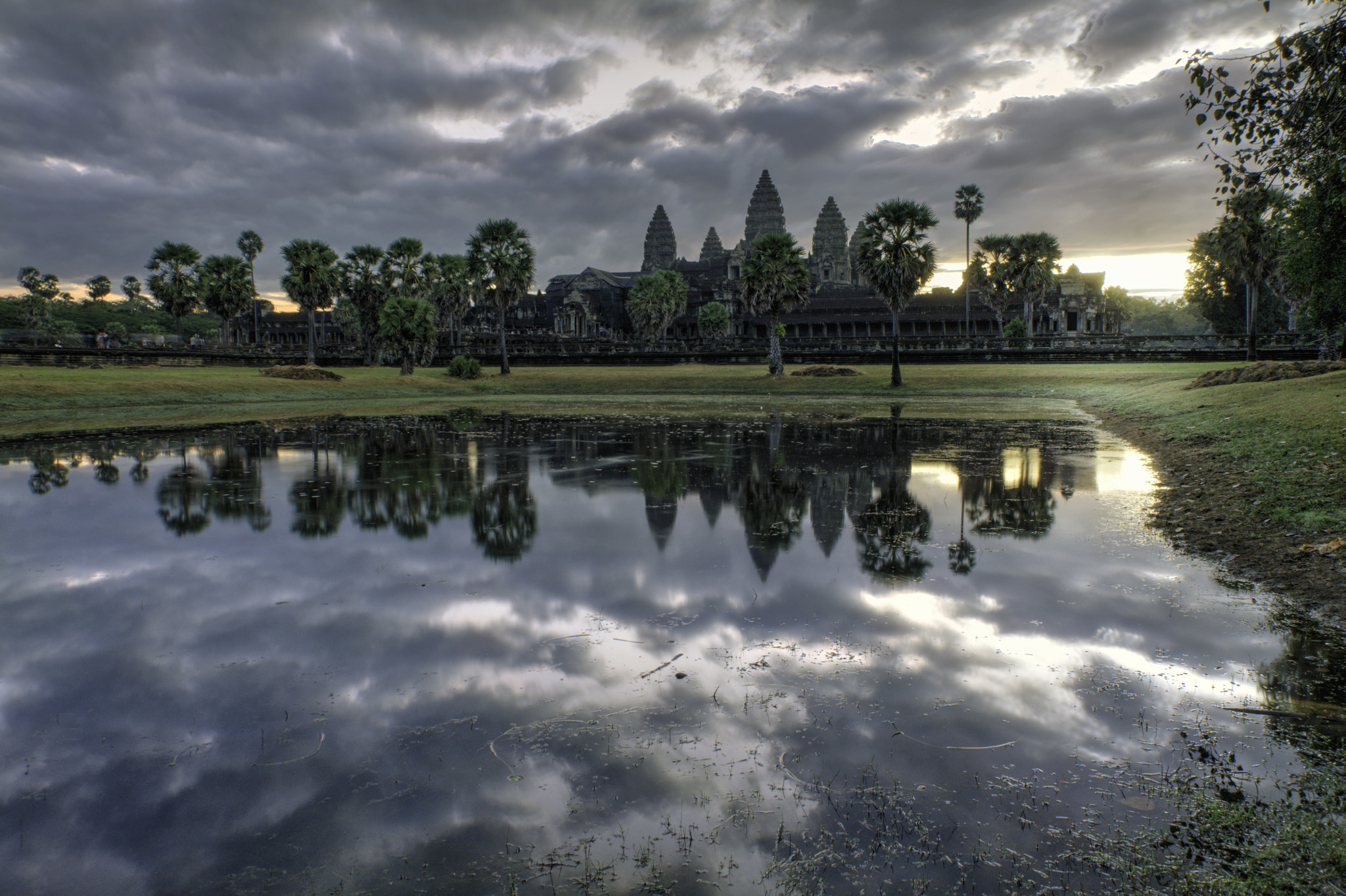 Nikon D300S + Sigma 10-20mm F3.5 EX DC HSM sample photo. Angkor wat photography