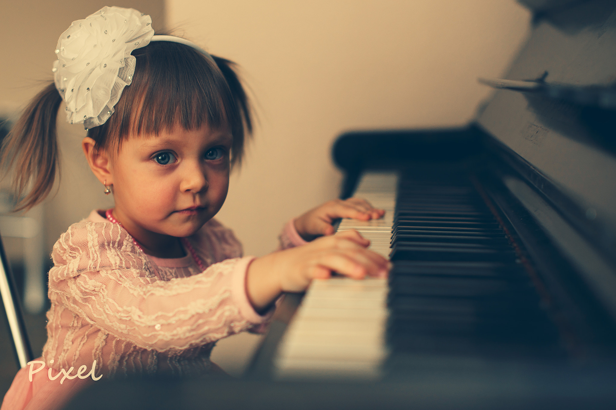 Sony Alpha DSLR-A850 + Sigma 50mm F1.4 EX DG HSM sample photo. A little valery! photography