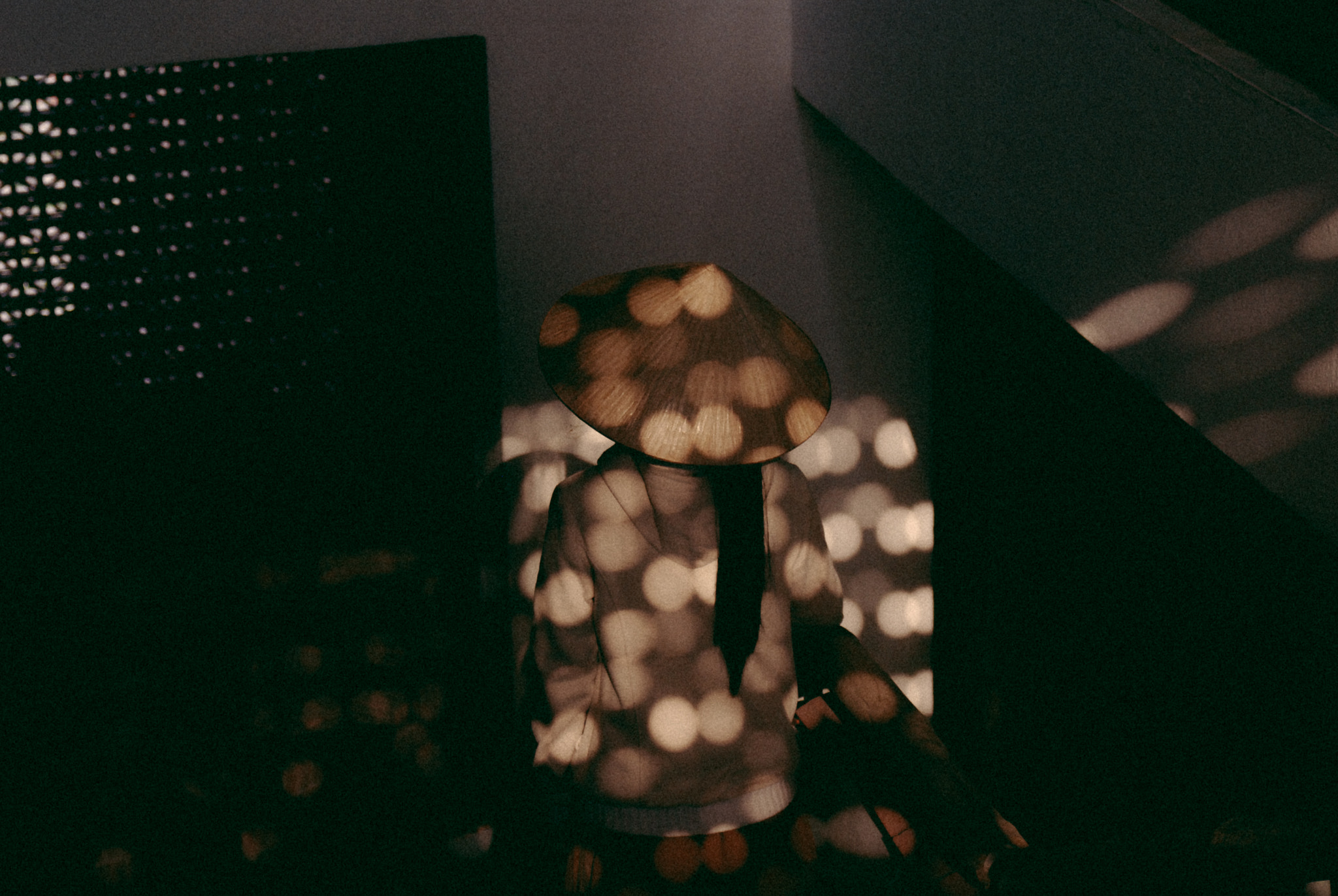 AF Zoom-Nikkor 35-70mm f/3.3-4.5 N sample photo. The light in terracotta themuseum photography