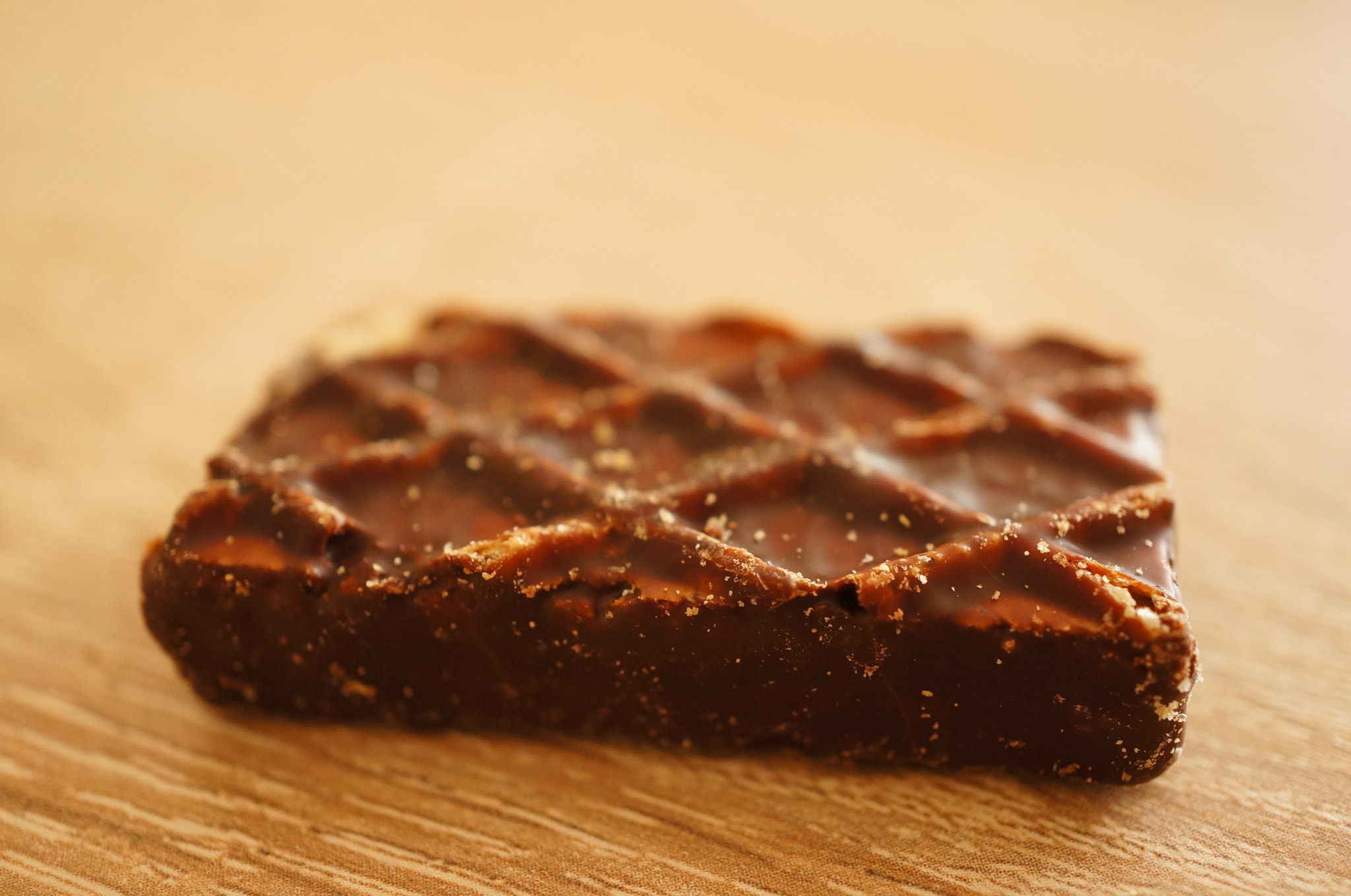 Sony Alpha NEX-5N + Sony E 30mm F3.5 Macro sample photo. Chocolate wafer photography